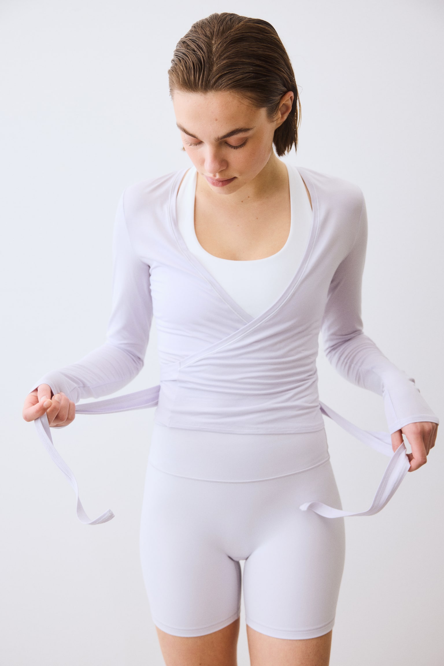 Sportshirt im Wickelschnitt aus Modal-Flieder - 6