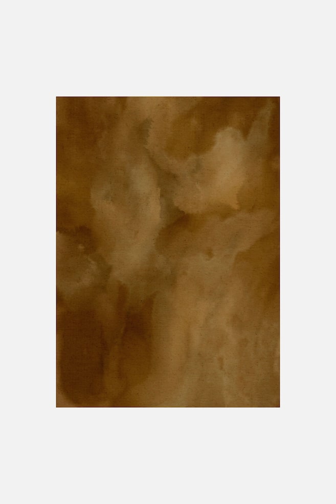 Une impression dâart présente une composition abstraite verticale mettant en vedette un lavis aquarellé texturé dans des nuances de brun, de beige et dâocre. Le motif révèle de doux dégradés évoquant des nuages et des dégradés organiques sur une surface de papier à grain fin. - 1