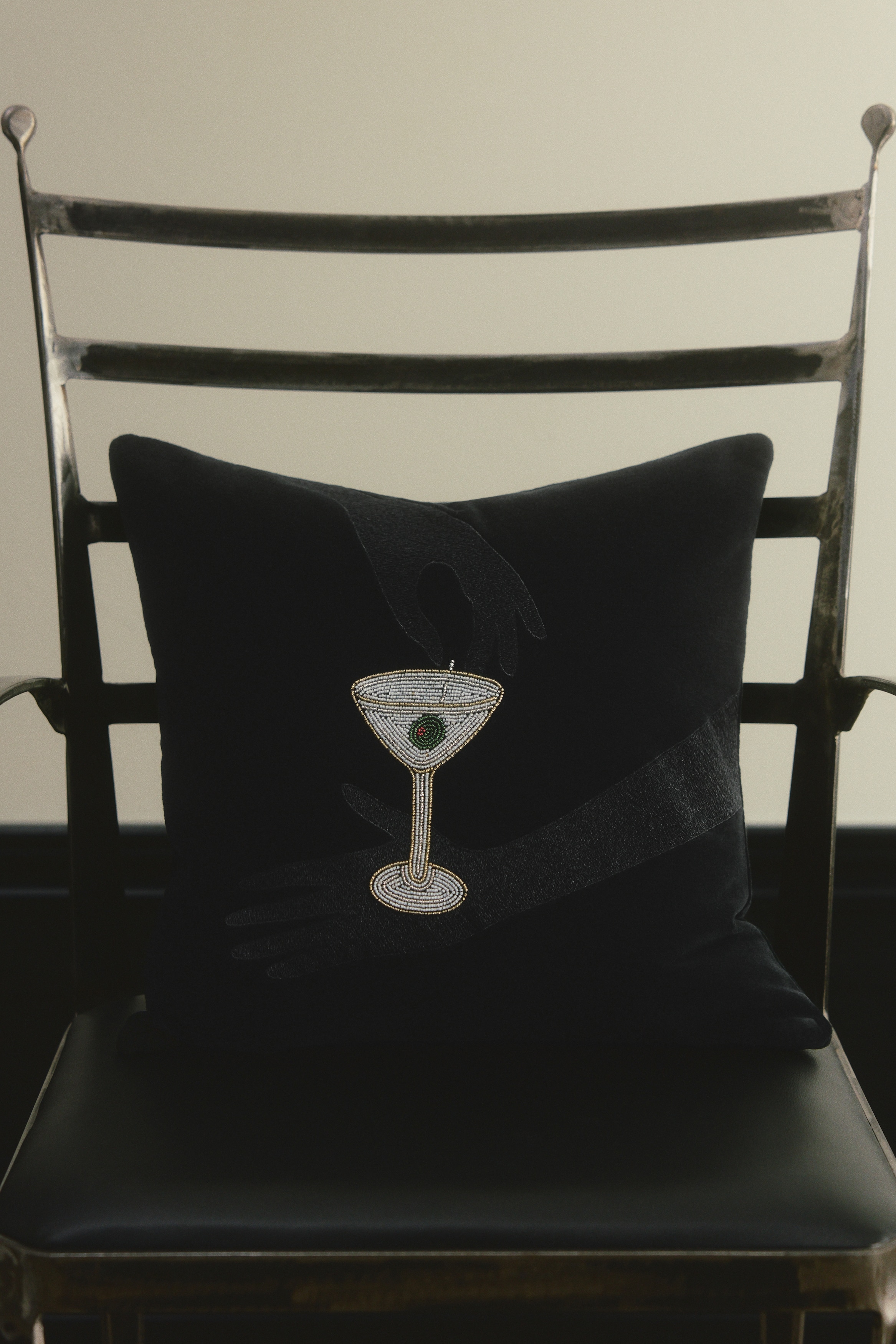 Velvet Cushion Cover with Motif - Black/martini