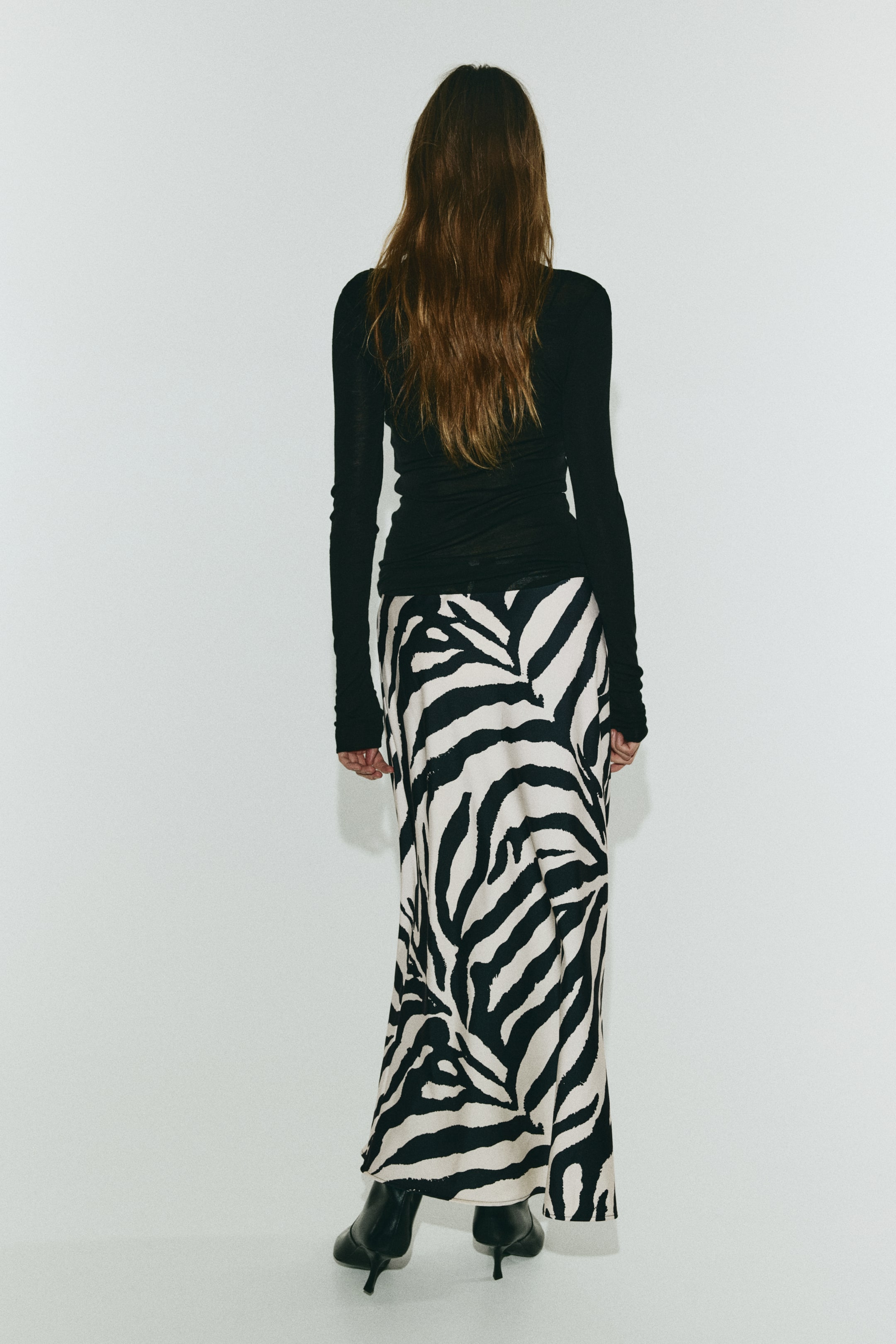 Ampliar la imagen: Falda midi - Negro/Diseño de cebra - Ladies | H&M MX 4