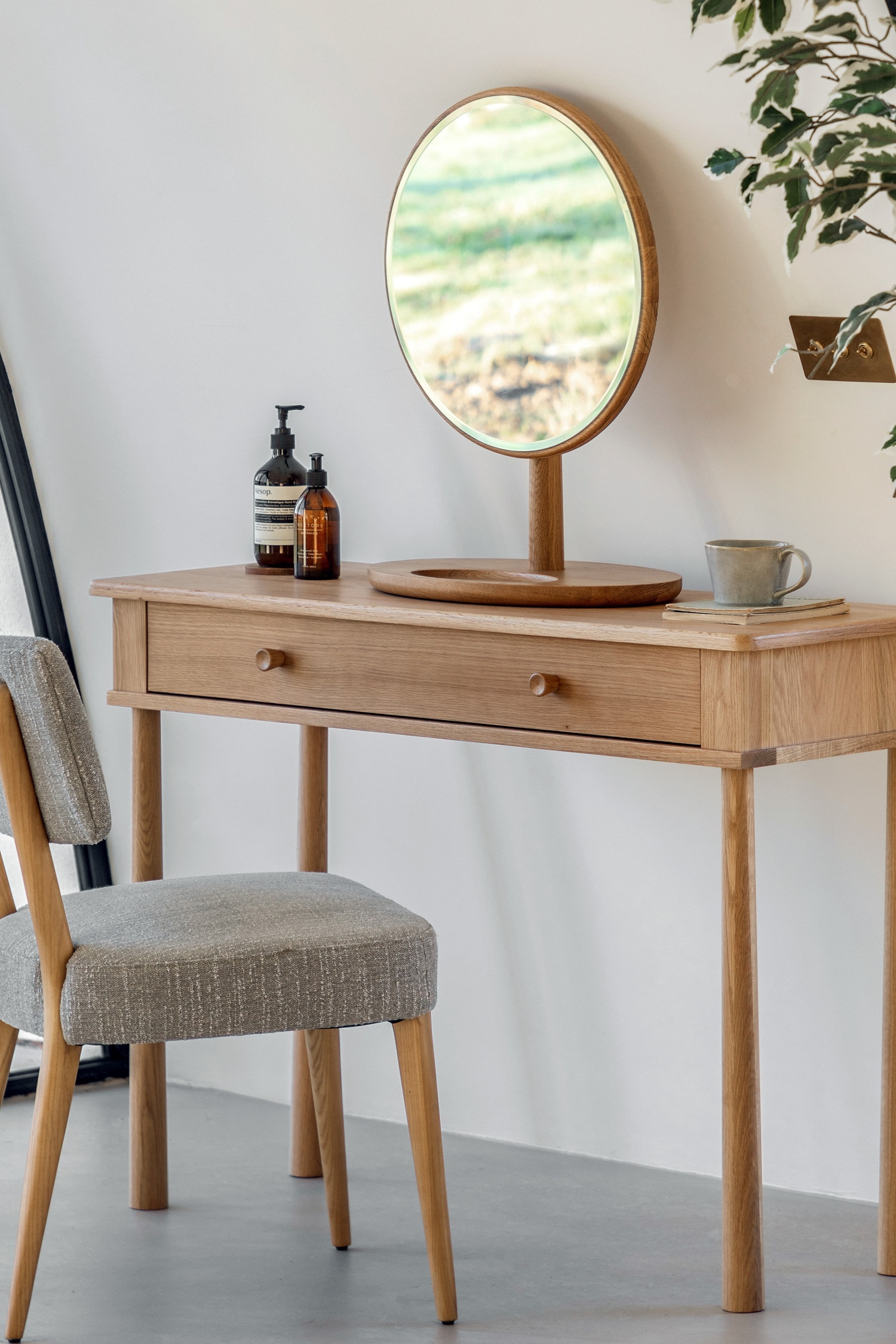 Wooden Dressing Table With Drawer