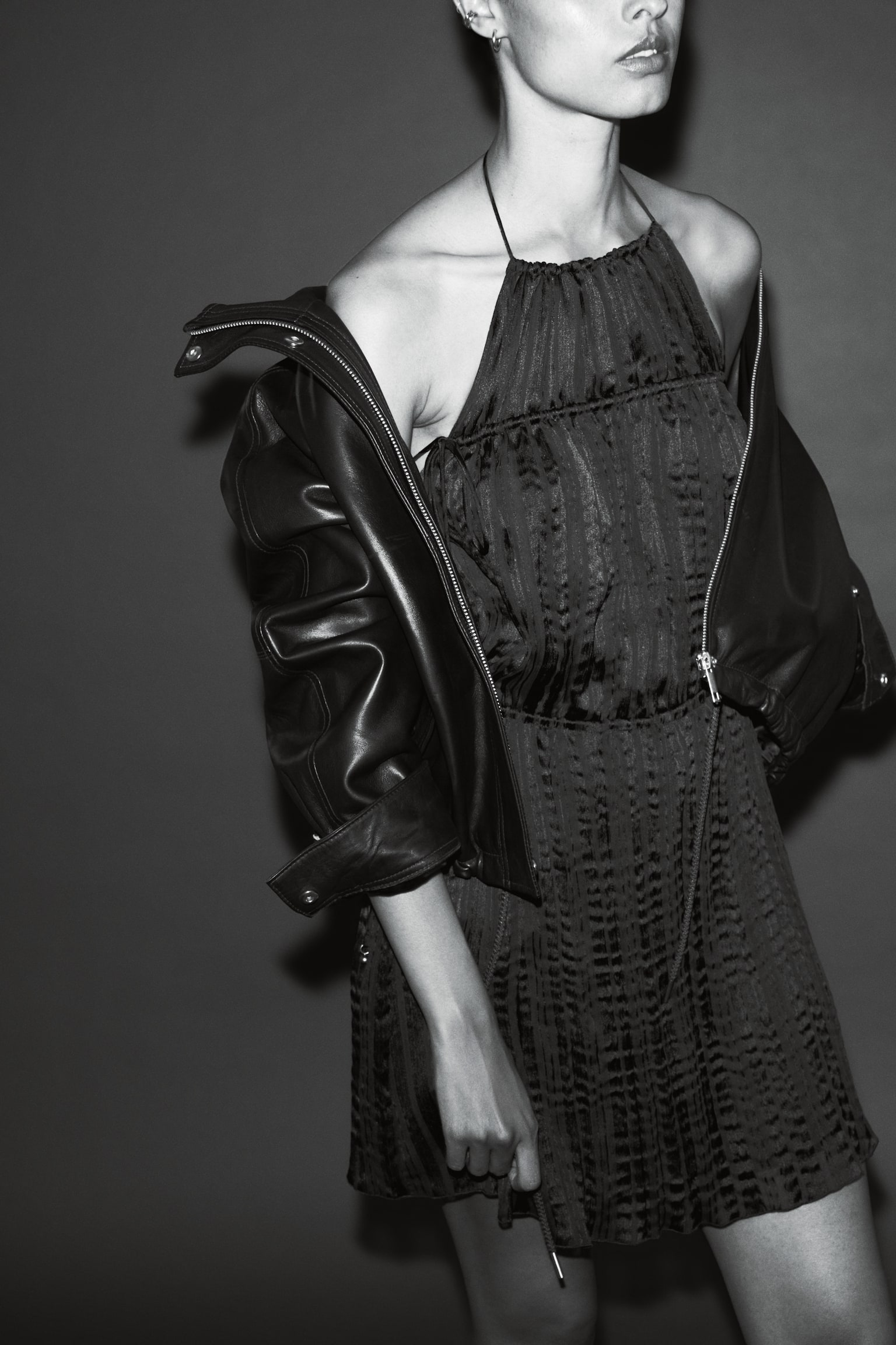 Женское платье H&M Drawstring-Detail Halterneck, цвет: Тёмный коричневый — фото 4