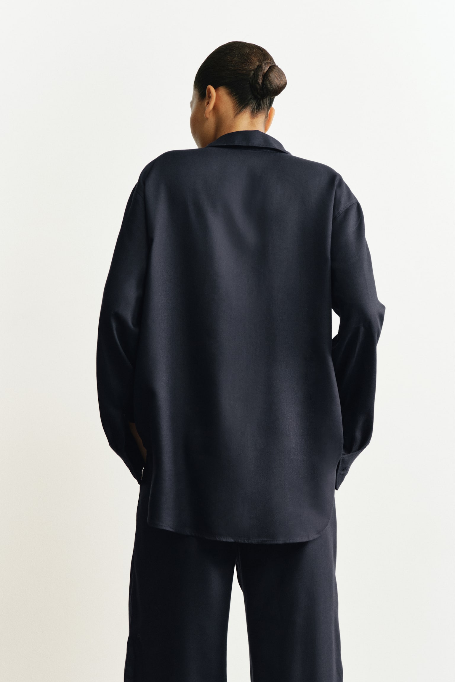 Женская рубашка H&M Lyocell Twill, цвет: Тёмно-синий — фото 5