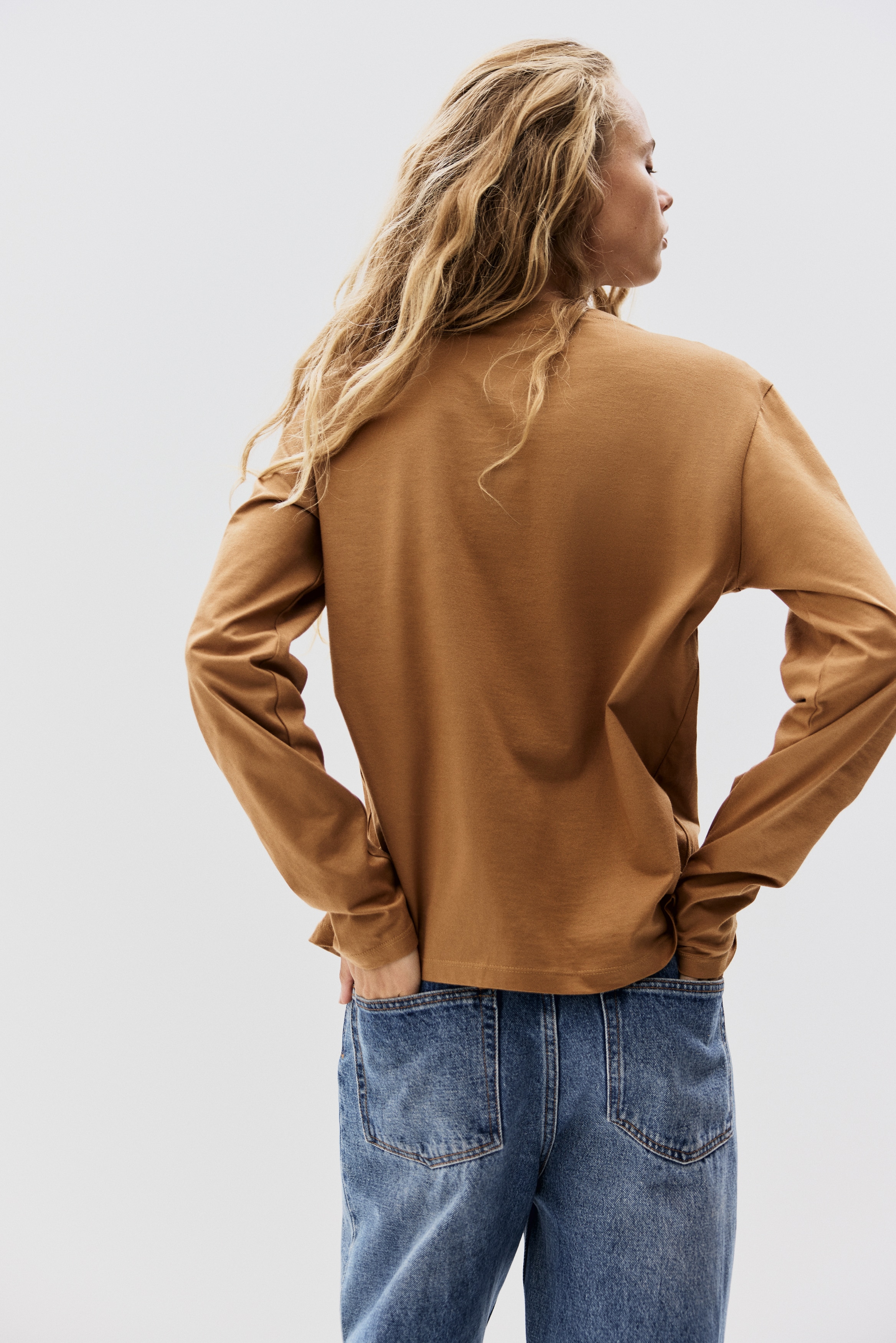 Long-sleeved cotton top