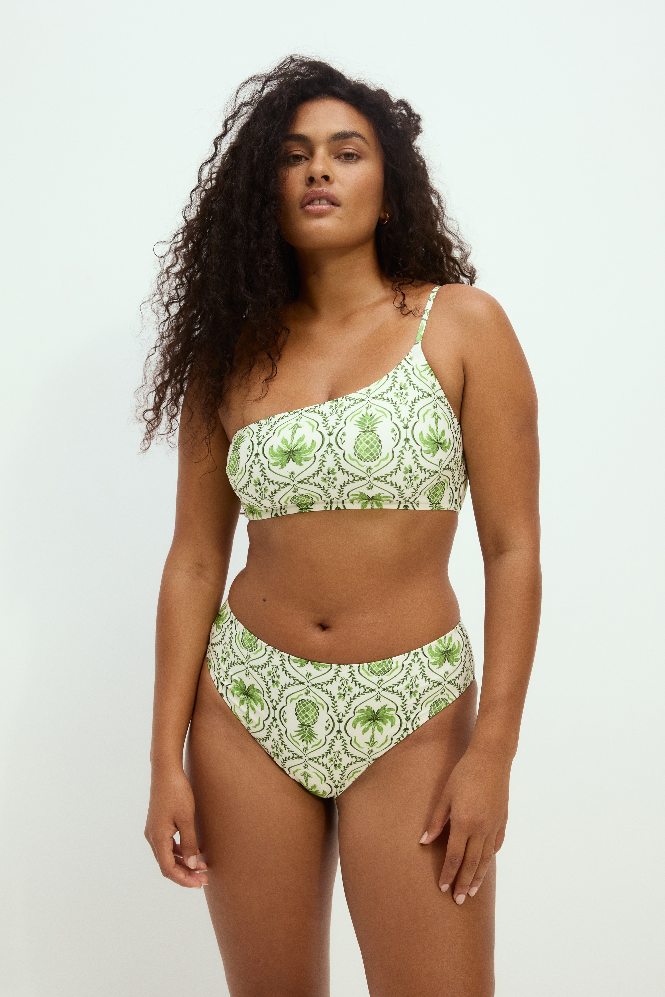 Top de bikini de un hombro con relleno - Blanco/Diseño verde/Blanco/Estampado rojo