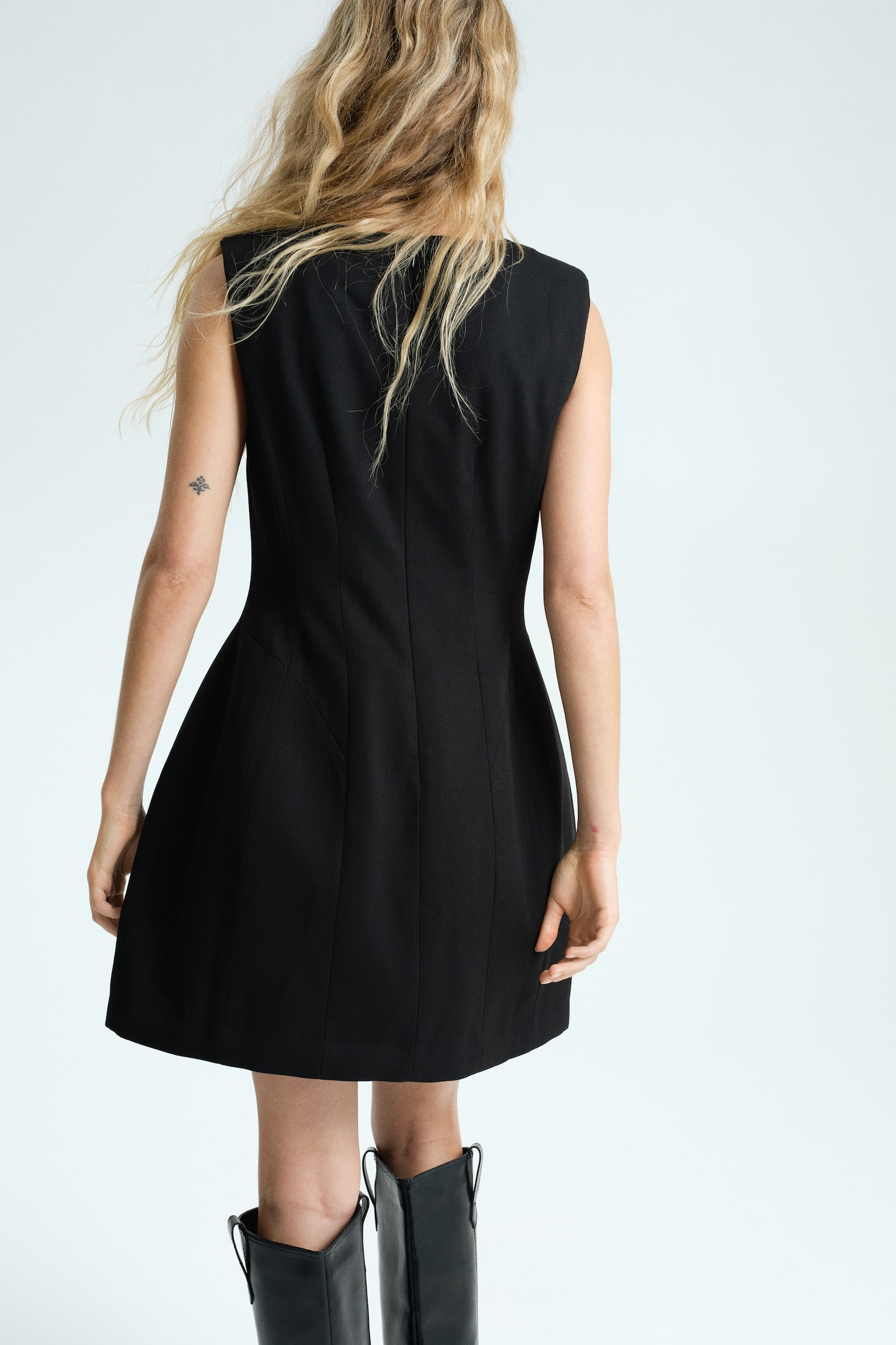V-neck dress - Black - 6