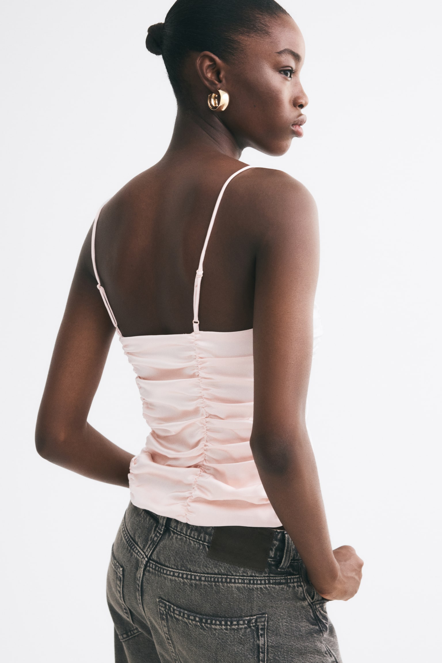 Женский топ H&M Ruched Satin Top, цвет: Светлый розовый — фото 5