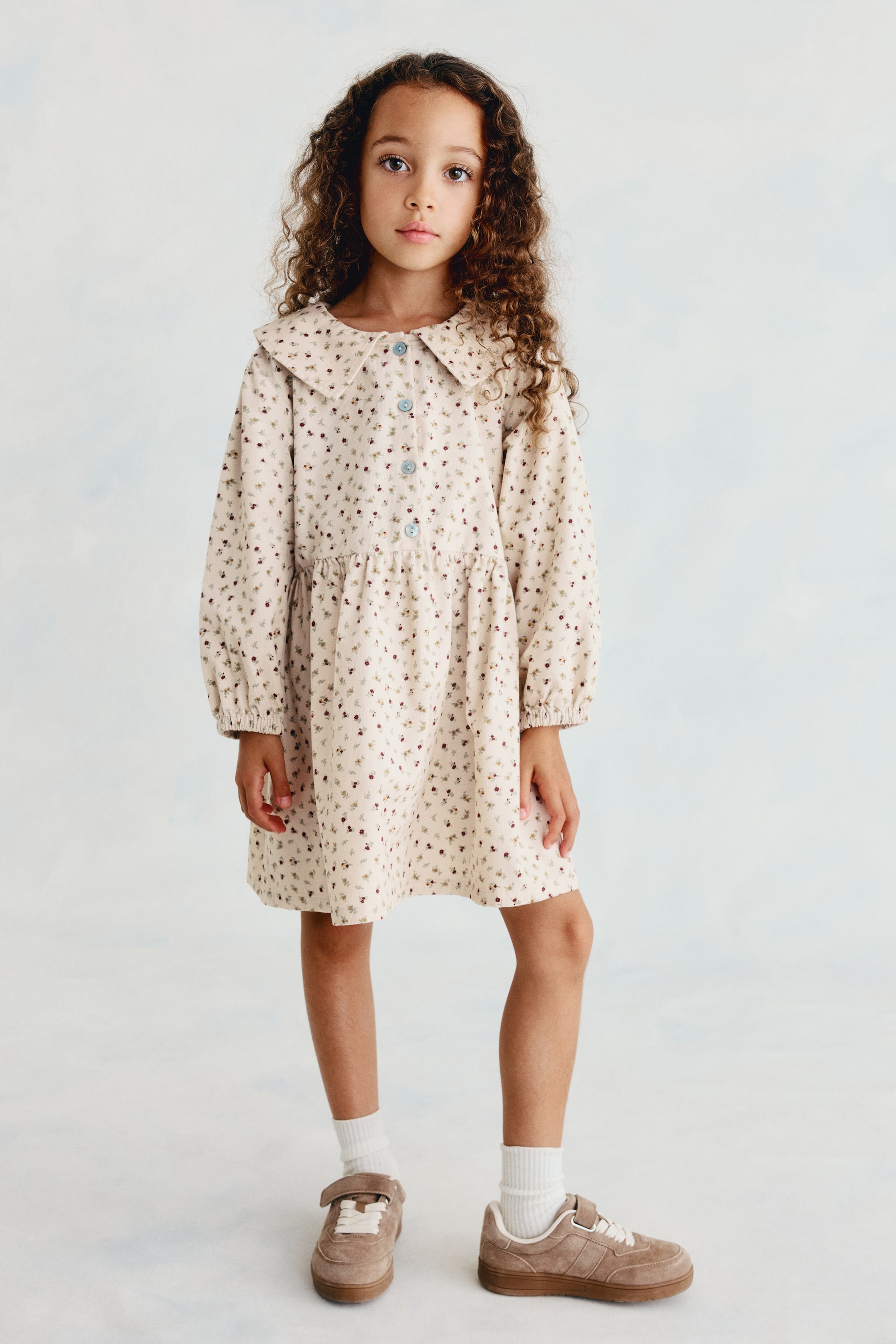 Vis større bilde: Matroskjole i cord - Lys beige/Blomstret - Kids | H&M NO 1