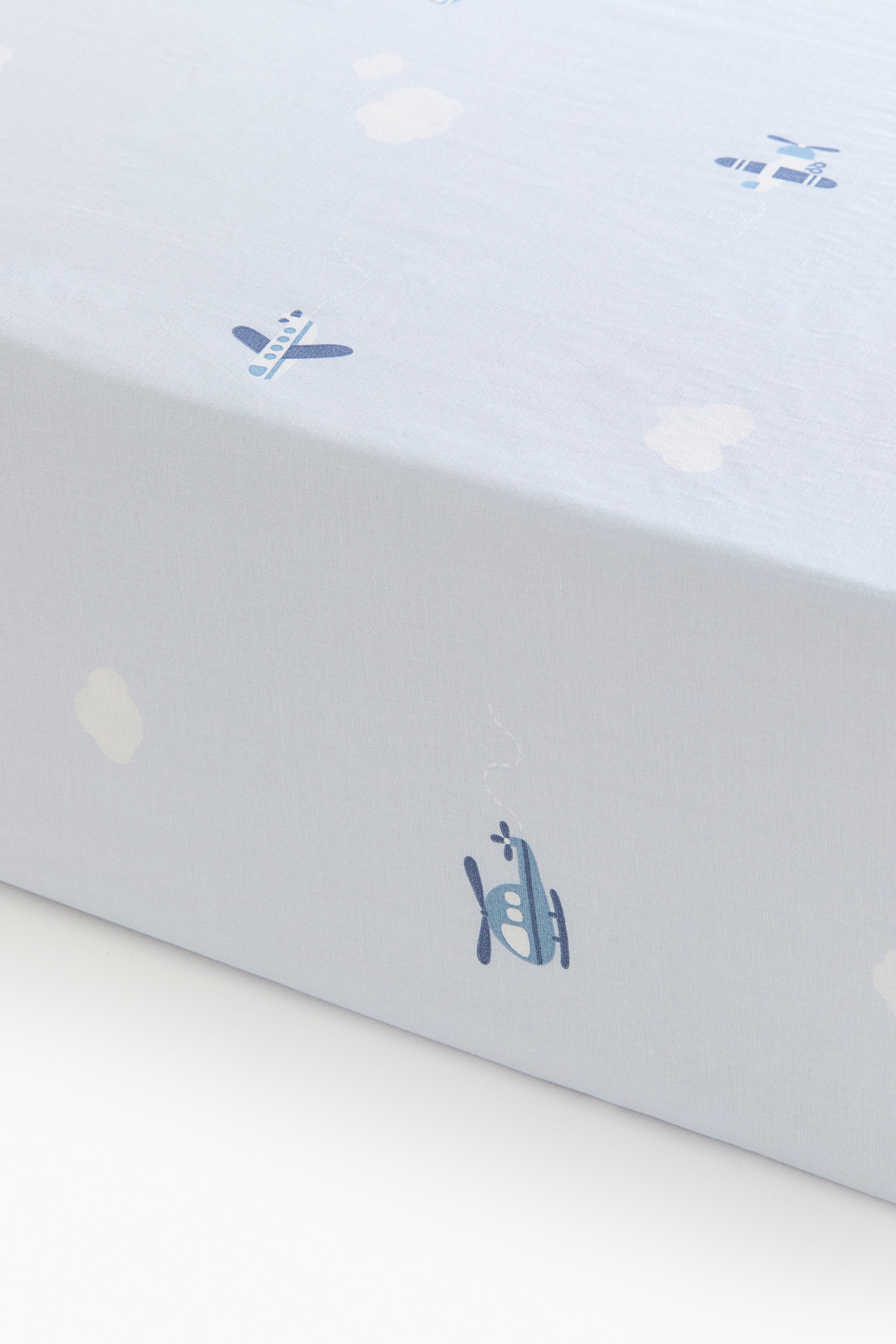 Patterned cotton fitted sheet - Light blue/Planes/Light beige/Dinosaurs/Light green/Vehicles/White/Cherries/White/Spotted/Light pink/Floral/Light greige/Floral/Light pink/Patterned/Light beige/Unicorns - 1