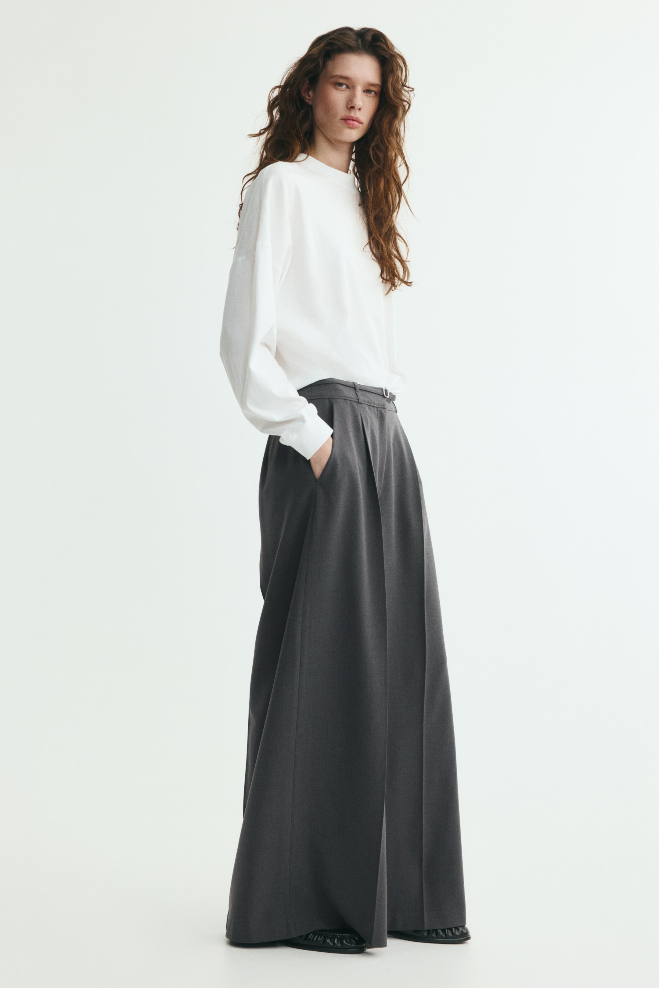이미지 확대 보기: 와이드 테일러드 팬츠 - 다크 그레이 - 여성 | H&M KR 1