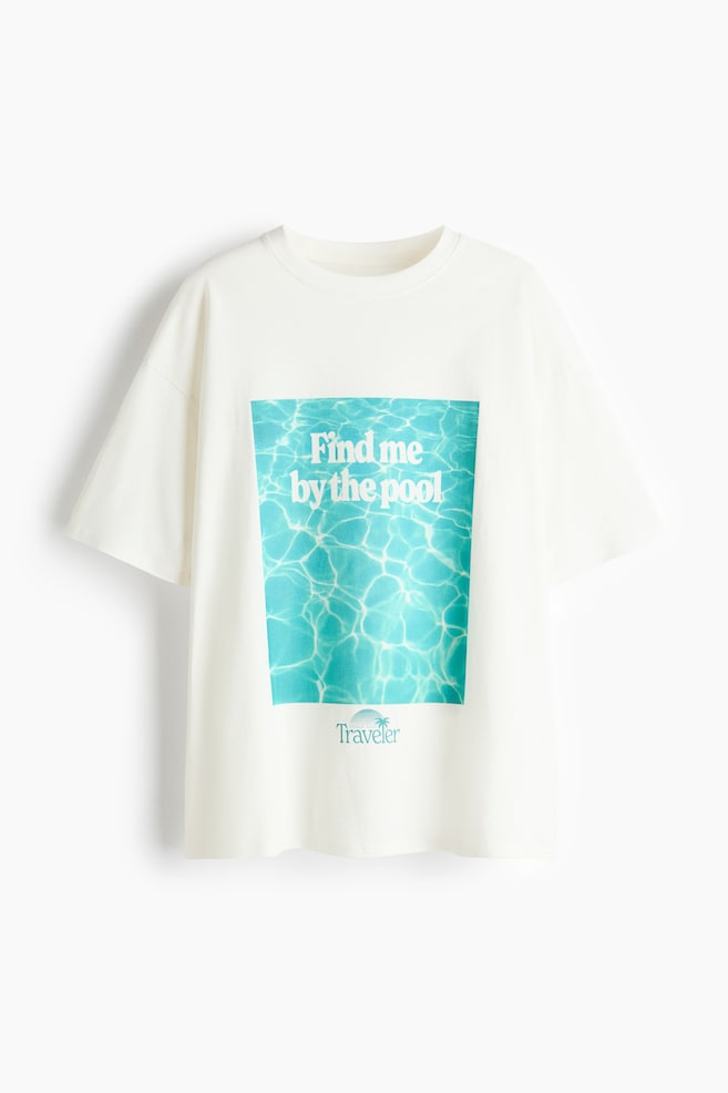 Oversized T-Shirt mit Print - Weiss/Condé Nast Traveller/Dunkelgrau/Pink Floyd/Cremefarben/The Rolling Stones/Cremefarben/Nice/Creme/Condé Nast Traveller/Gelb/Hotel Nuevo Mundo/Schwarz/Condé Nast Glamour/Weiss/Condé Nast Glamour/Himbeerrot/Primal Scream/Grün/The Smashing Pumpkins/Hellbeige/Sabrina Carpenter/Schwarz/Sabrina Carpenter/Schwarz/Sabrina Carpenter - 1
