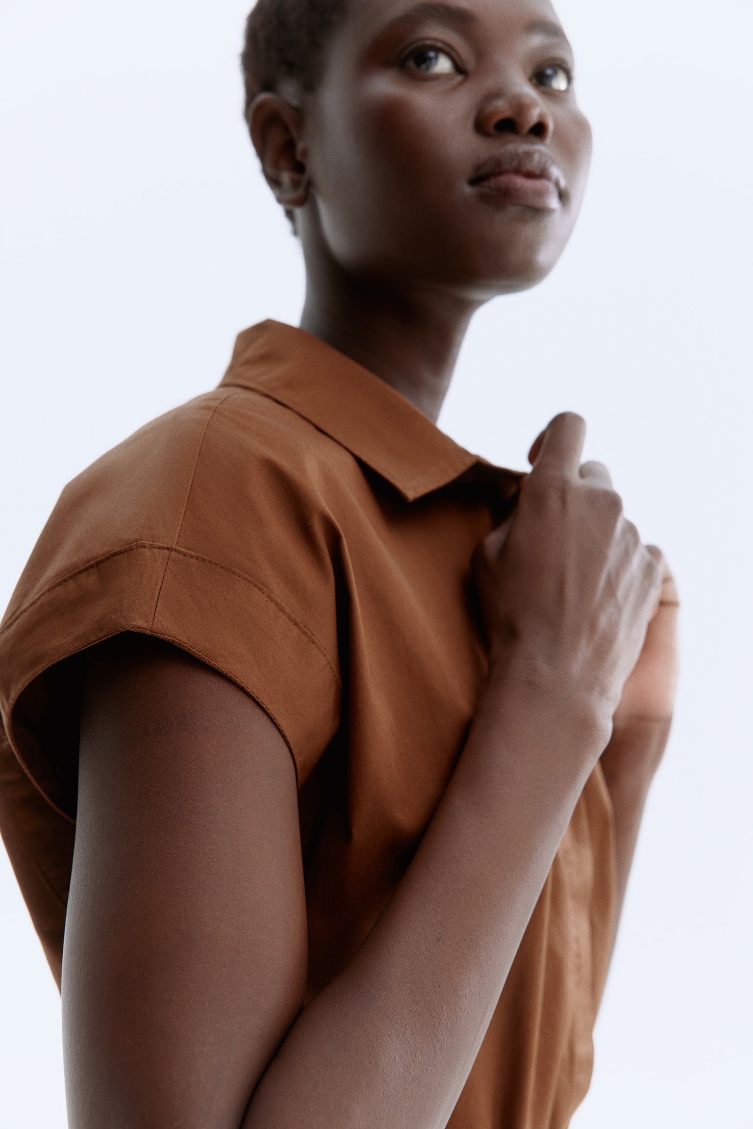 Váy sơ mi bằng poplin có thắt lưng - Màu nâu - 5