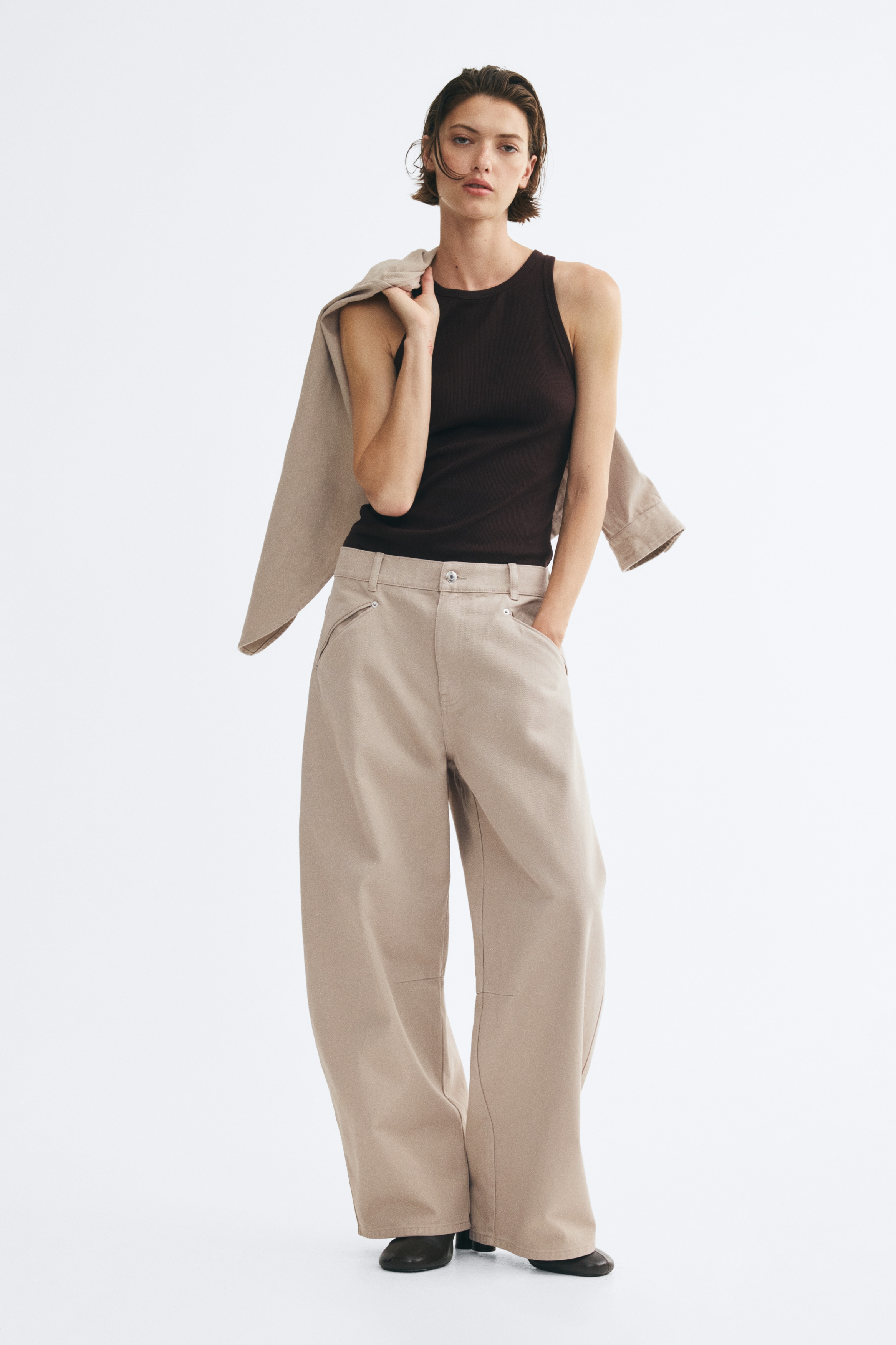 Barrel Regular Waist JeansModel