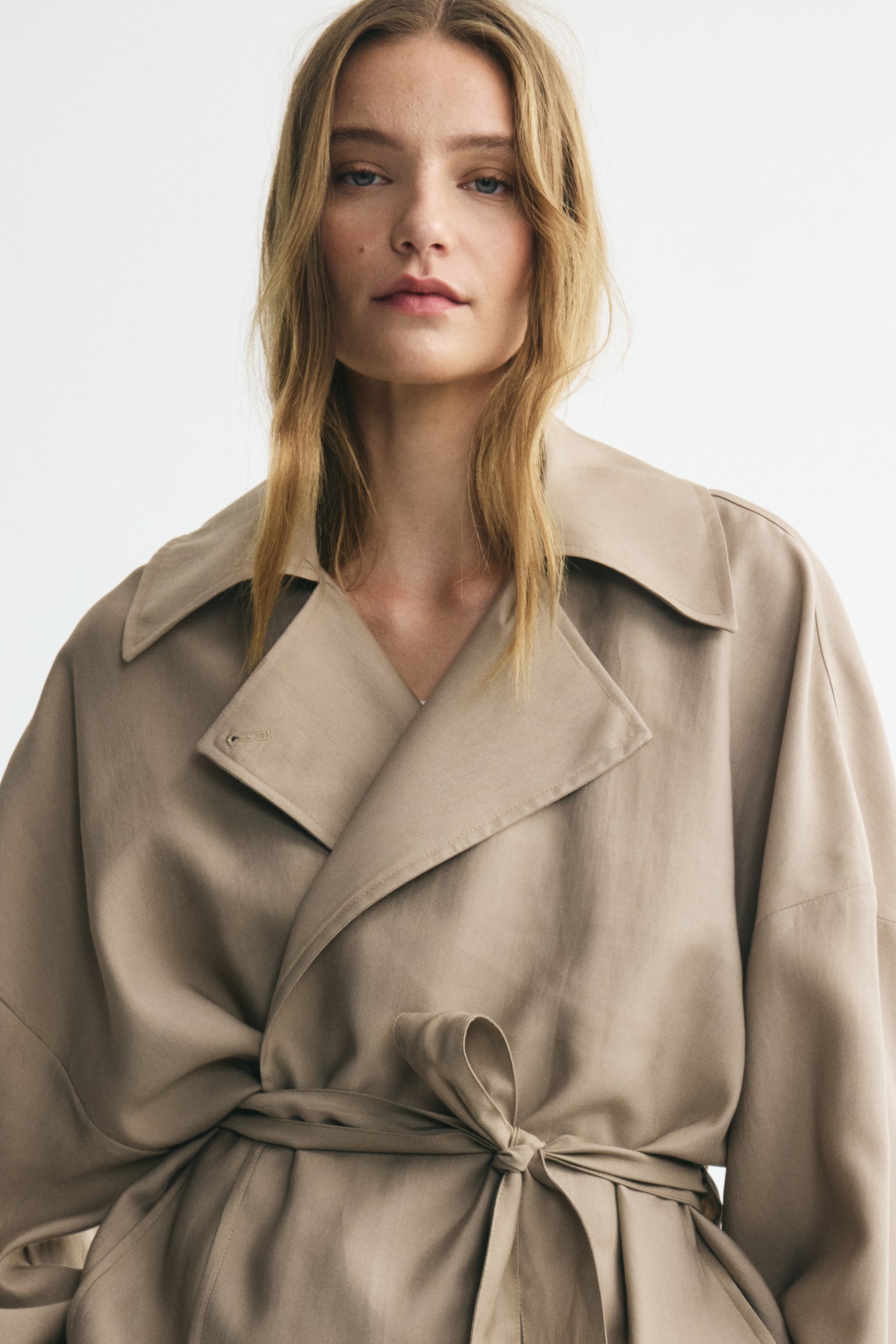 Женское пальто H&M Short Lyocell-Blend Trench, цвет: Бежевый — фото 4