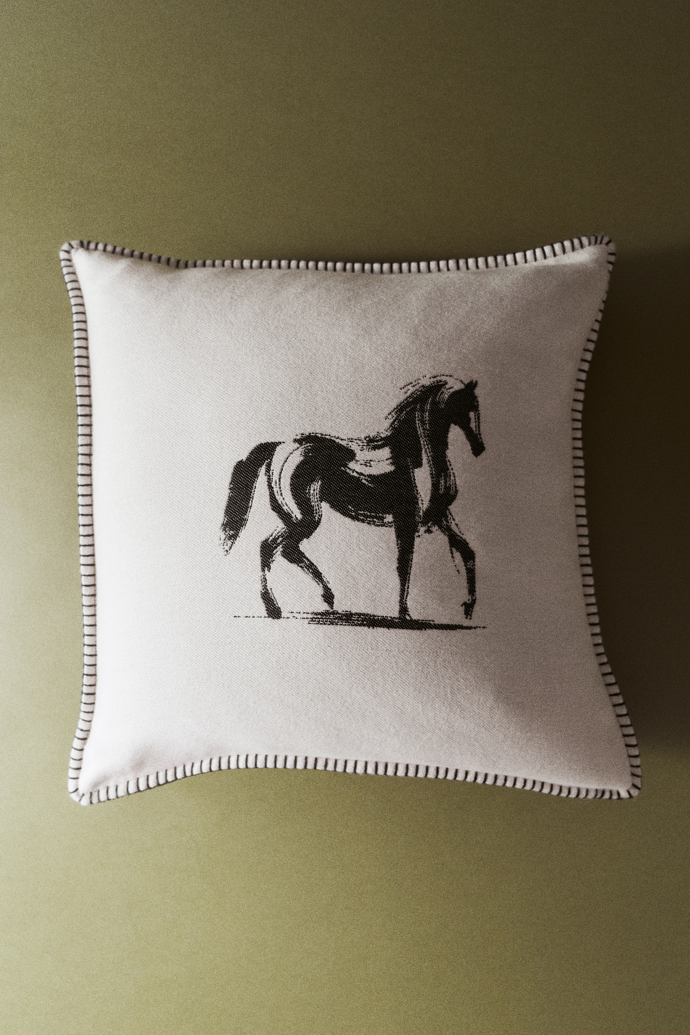 Motif-Detail Cushion Cover - Black/horse