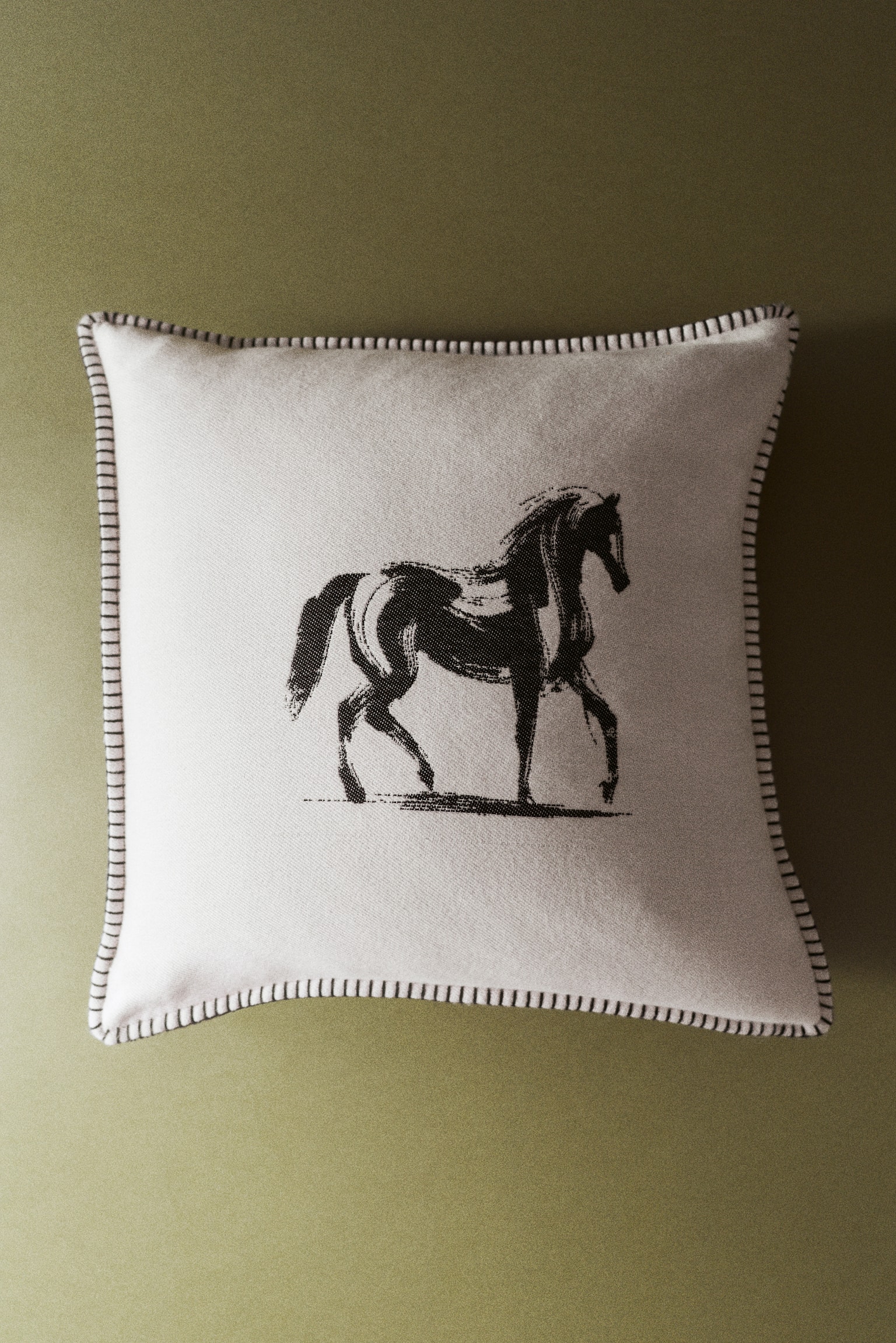 Motif-detail cushion cover - Black/Horse - 1