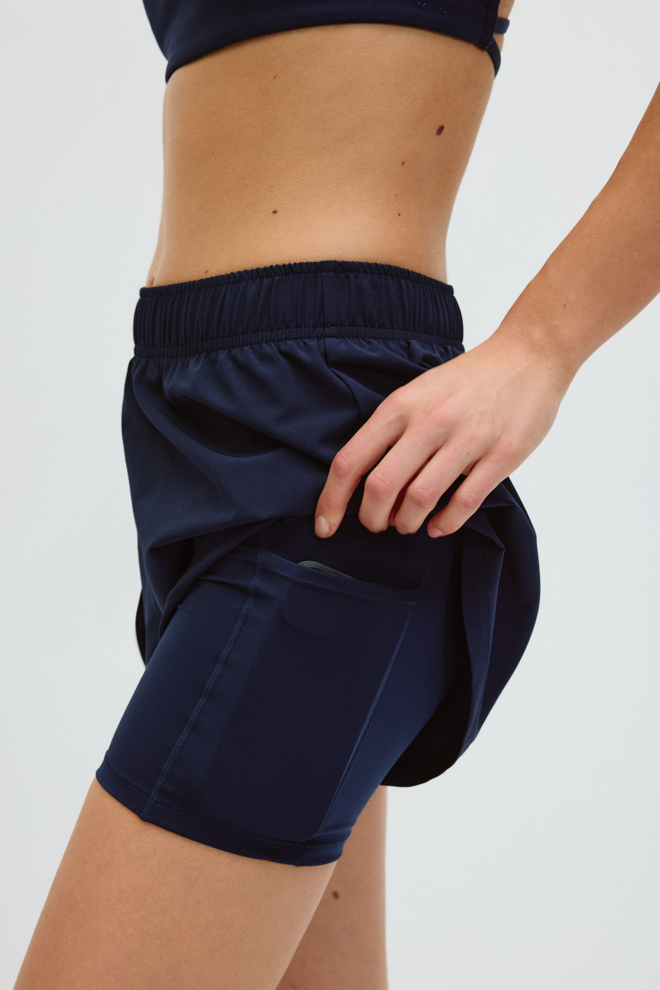 Женские шорты H&M Regular-Fit Running Shorts with DryMove™ — фото 7