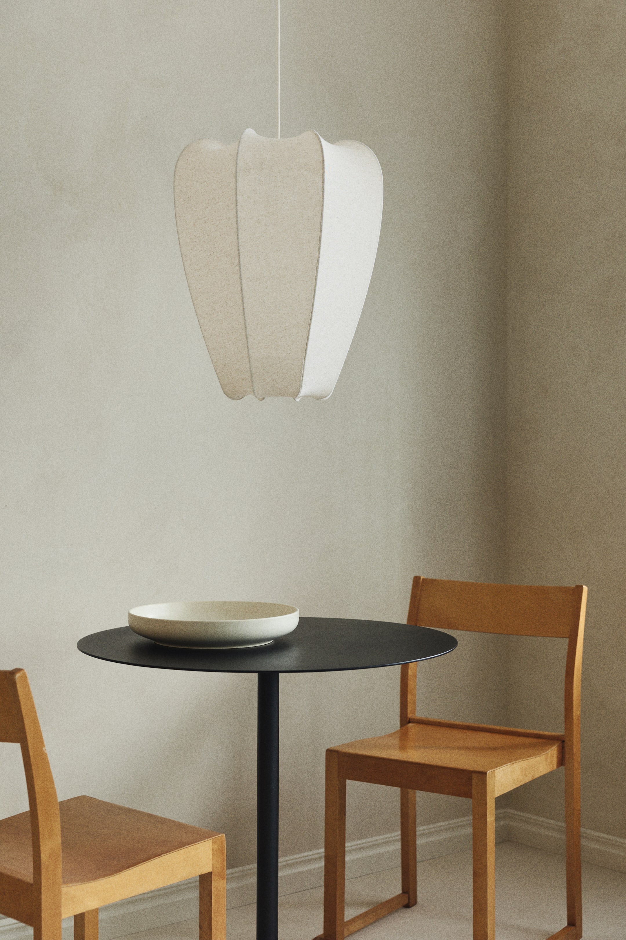 Größeres Bild anzeigen: Pendelleuchte aus Leinenmix - Hellbeige - Home All | H&M AT 1