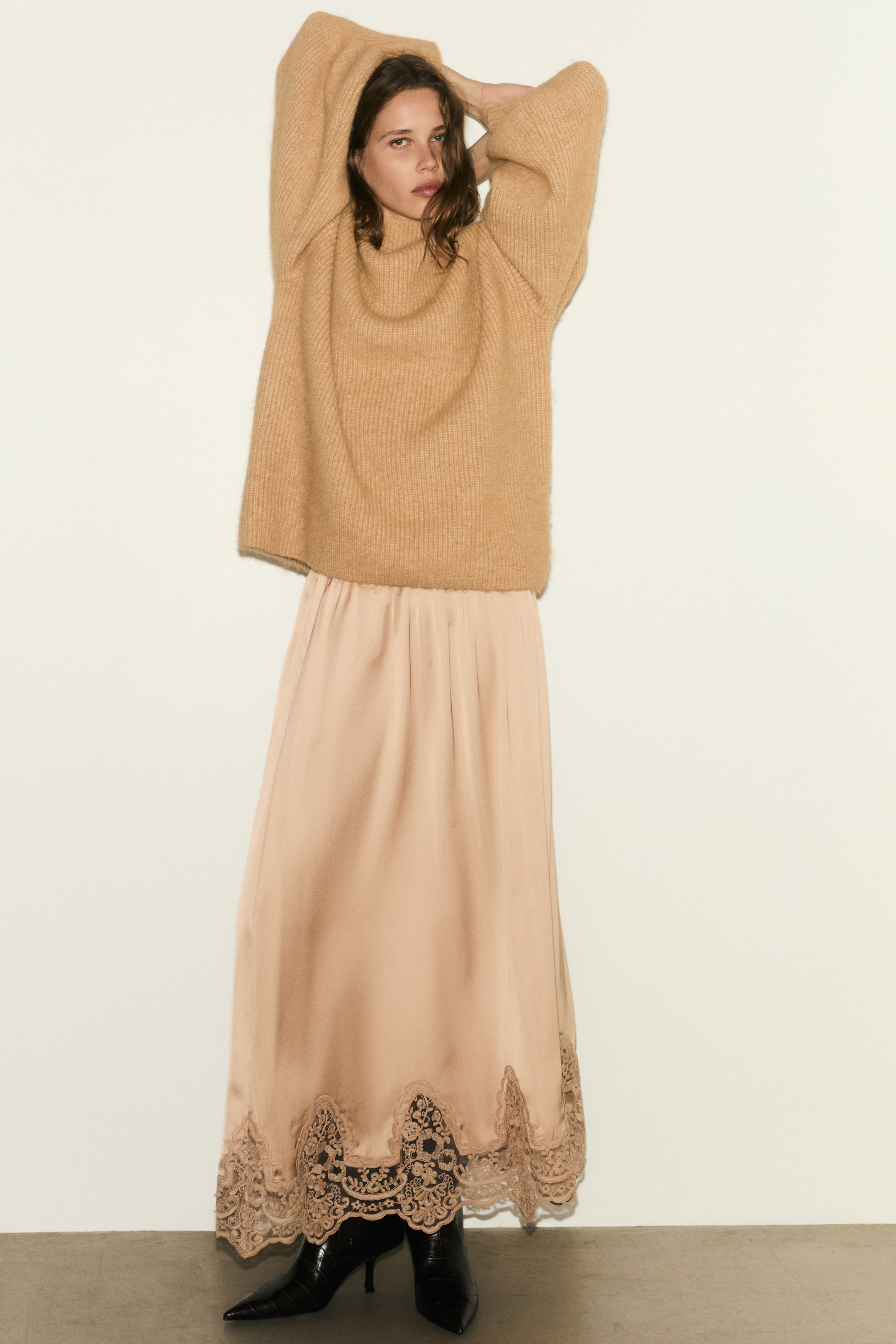 Näytä suurempi kuva: Puolipoolokauluksinen ribbineulepusero - Beige - NAISET | H&M FI 2