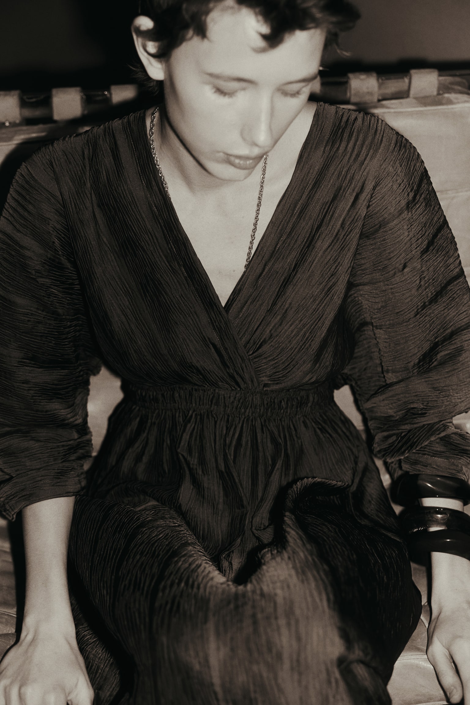 Crinkled V-neck dress - Dark brown - 5