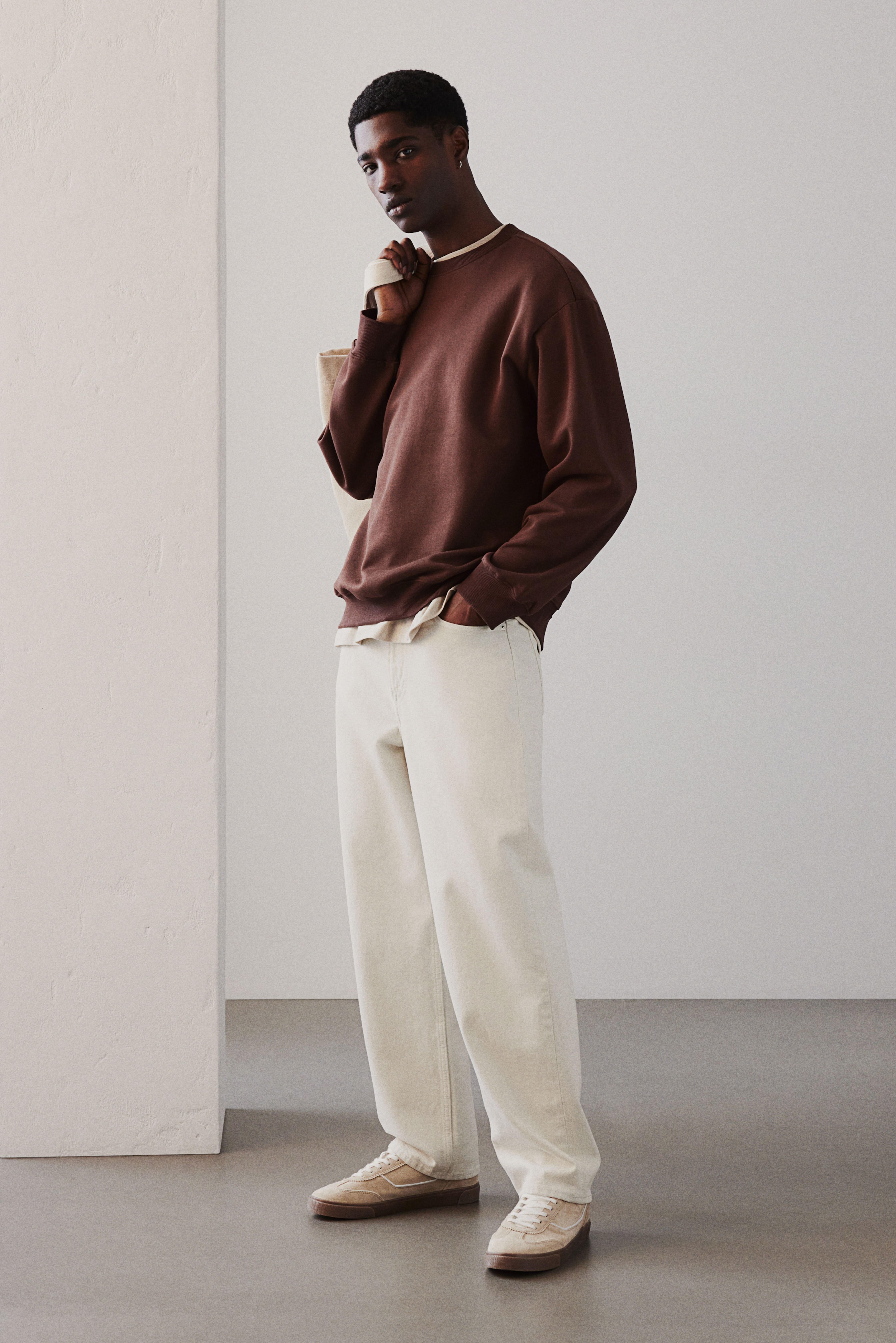 Brown sweatshirt outfit online