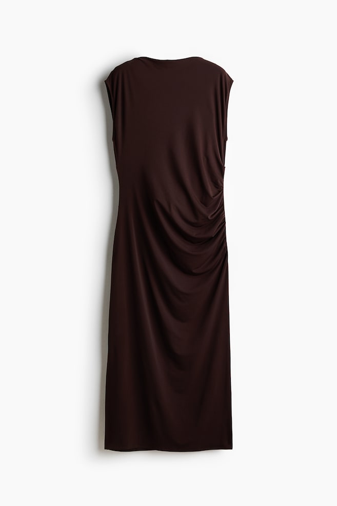 Kleid mit Wasserfall-Ausschnitt - Dunkelbraun - 1