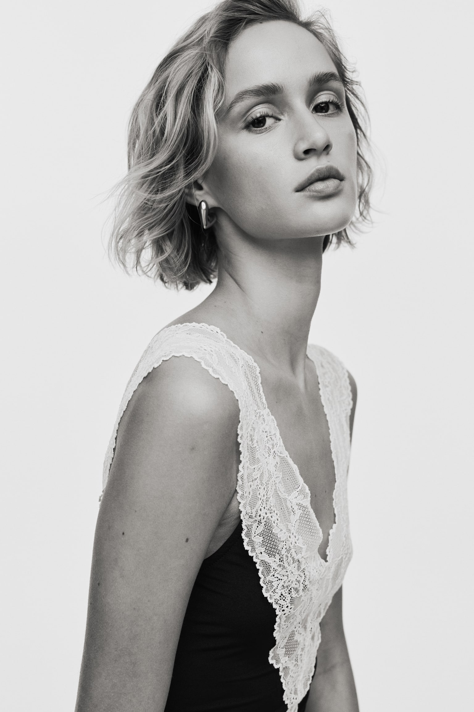 Top con ribete de encaje - Negro - 1