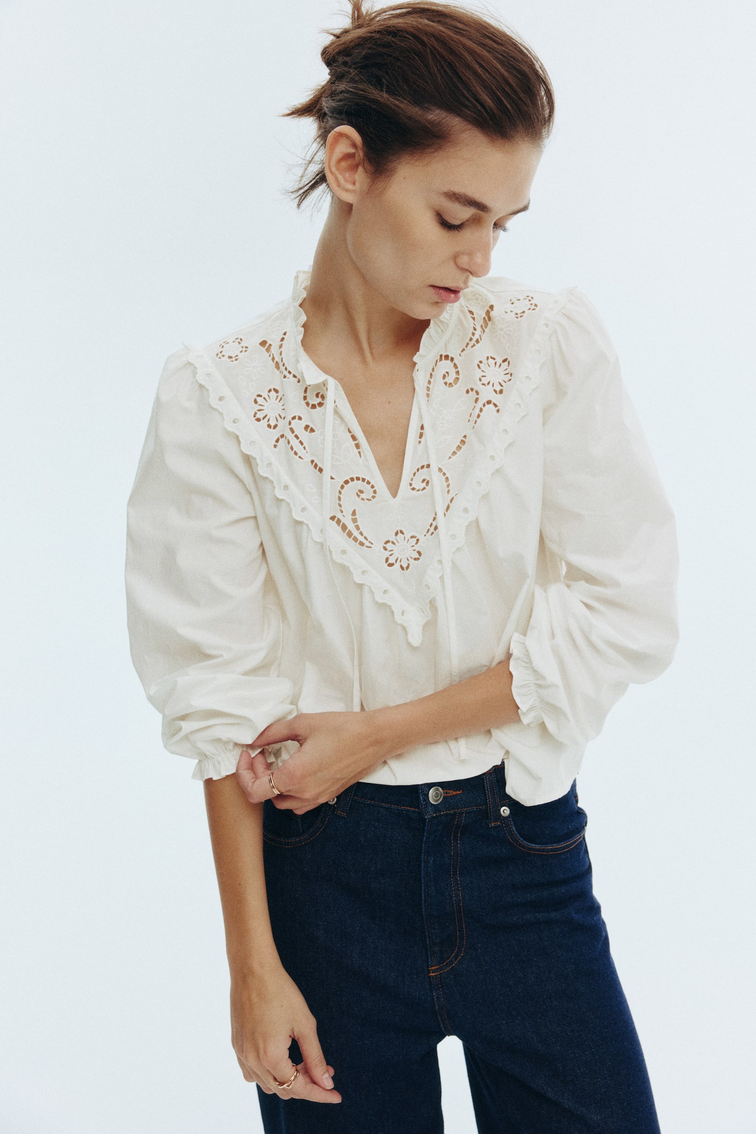 Áo kiểu thêu ren lỗ - Màu trắng - 5