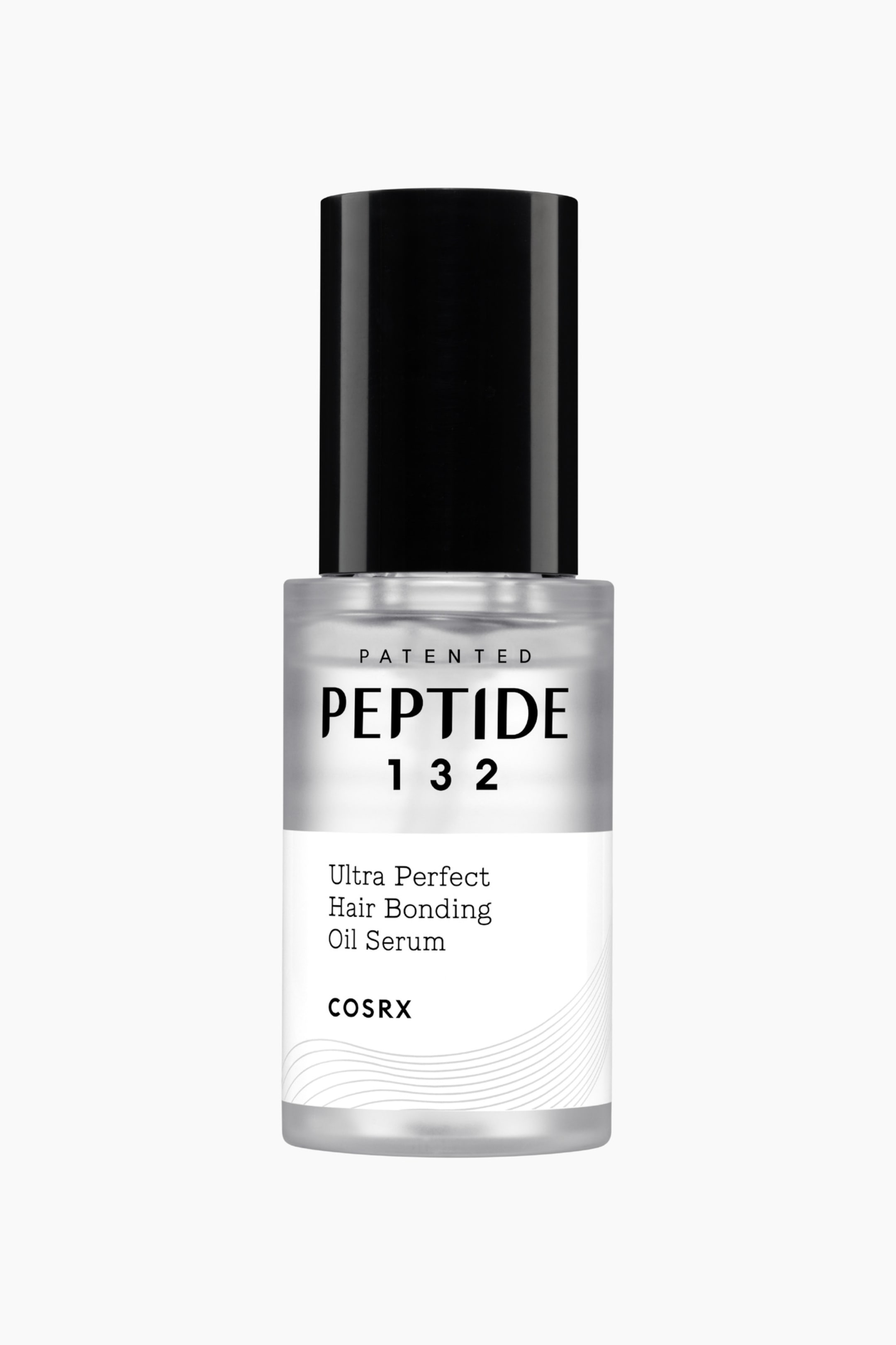 Visa större bild: En frostad glasflaska med hårserum står upprätt och är försedd med ett svart cylindriskt lock. Dess etikett visar "PEPTIDE 132" på en silverfärgad övre sektion och "Ultra Perfect Hair Bonding Oil Serum COSRX" på en vit nedre sektion.