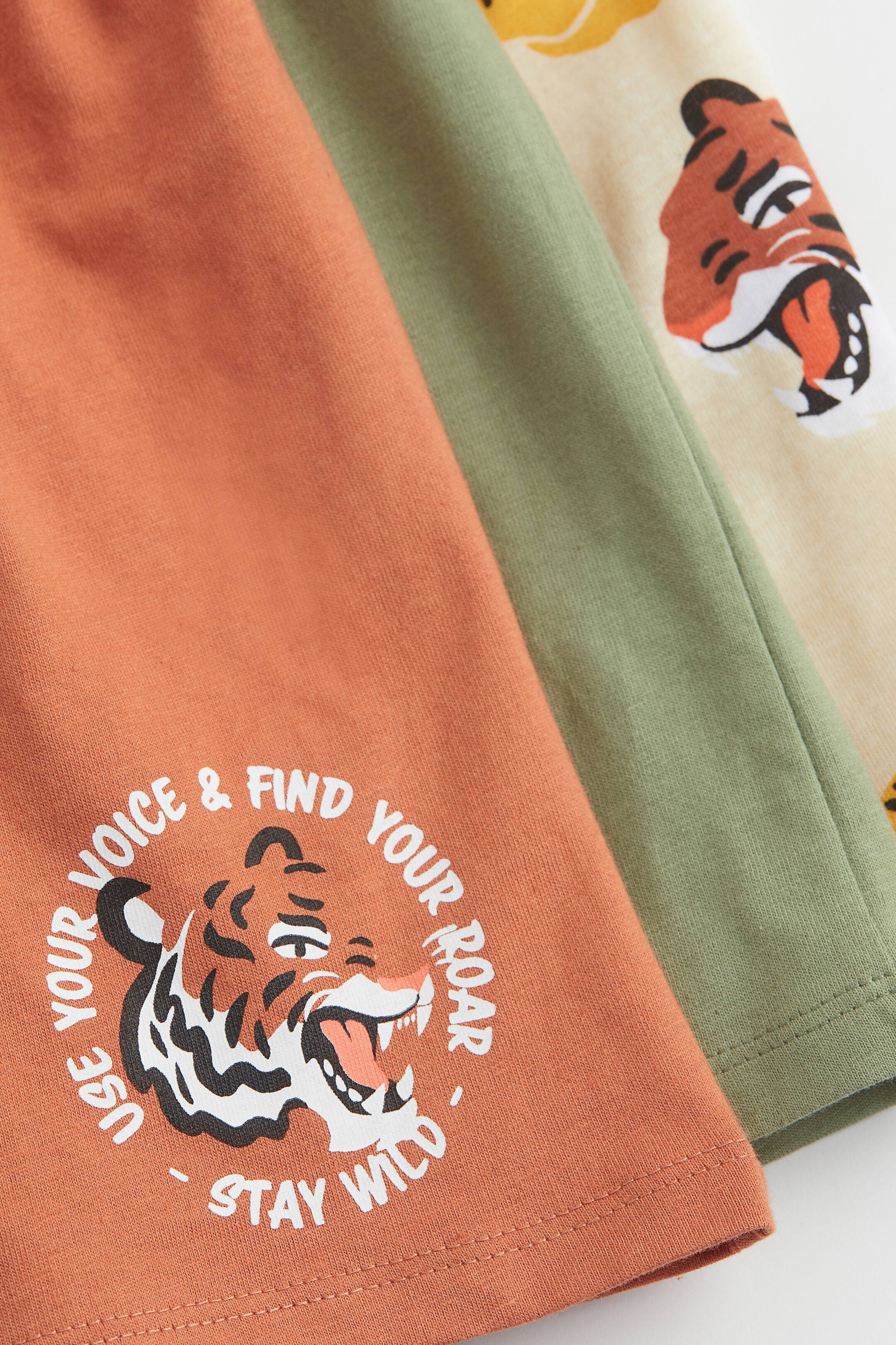 הצגת תמונה גדולה יותר: מארז 3 זוגות מכנסיים קצרים מג'רזי - בז' בהיר/טיגריסים - Kids | H&M IL 2