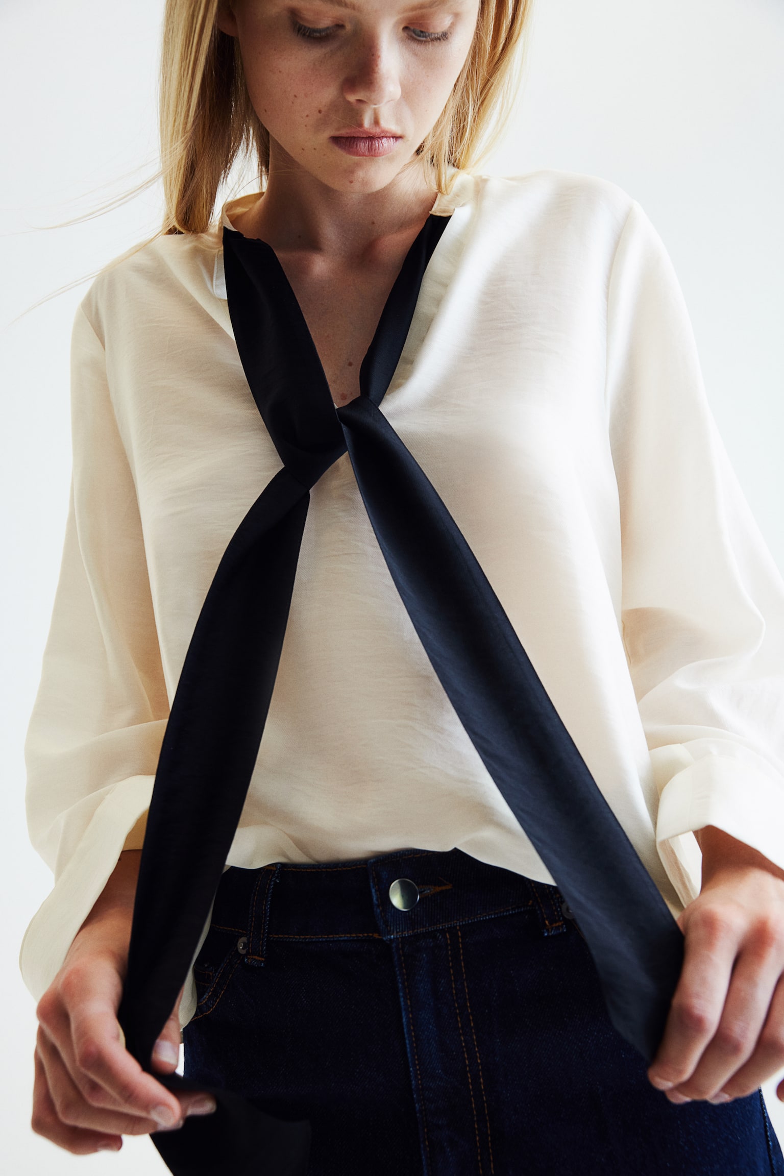 Tie-neck blouse - Cream/Black - 7