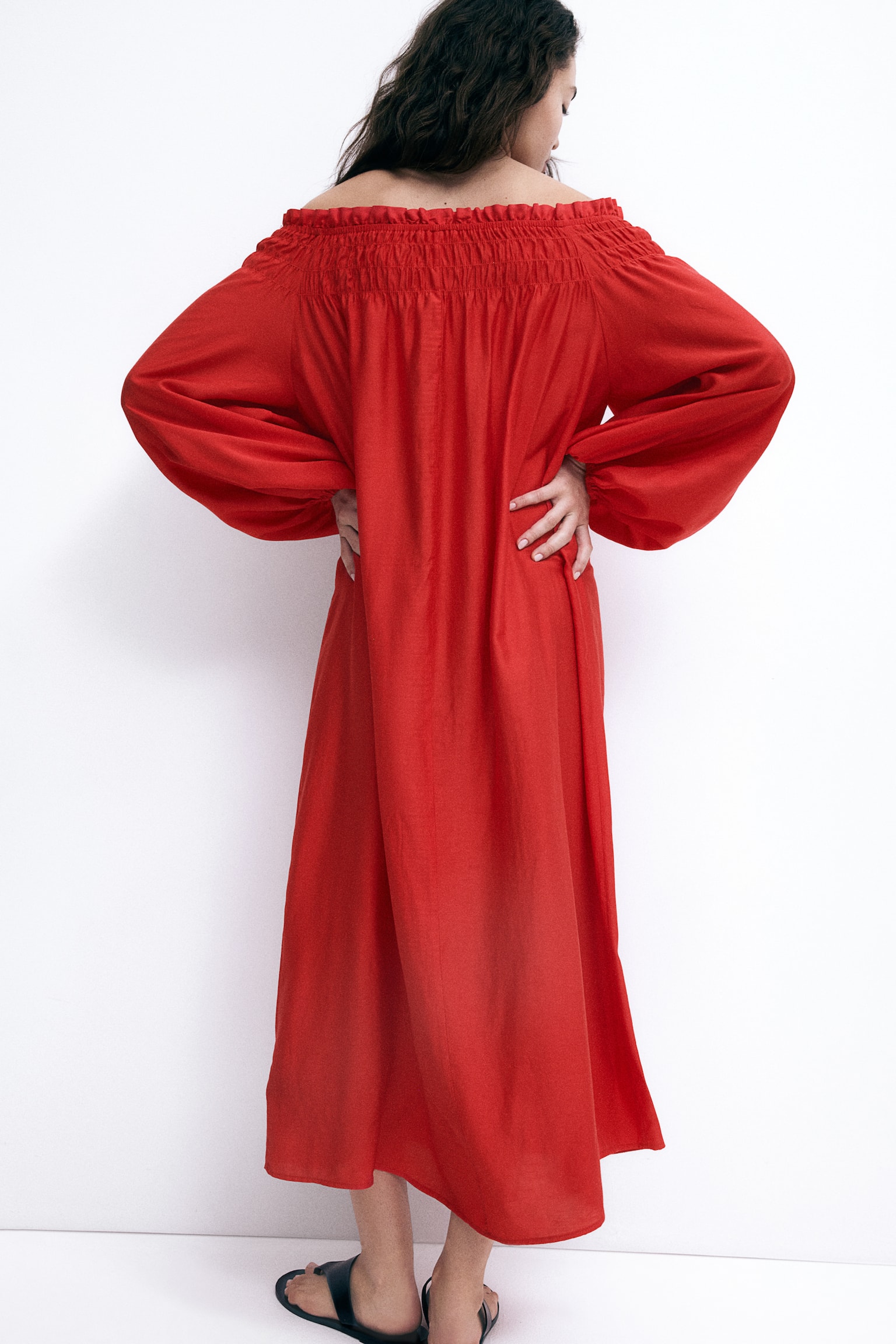 Robe oversize avec épaules nues - Rouge/Noir/motif - 3