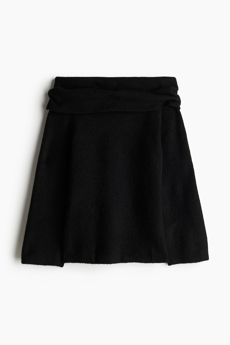 Pulóver z rebrovaného úpletu s odhalenými plecami