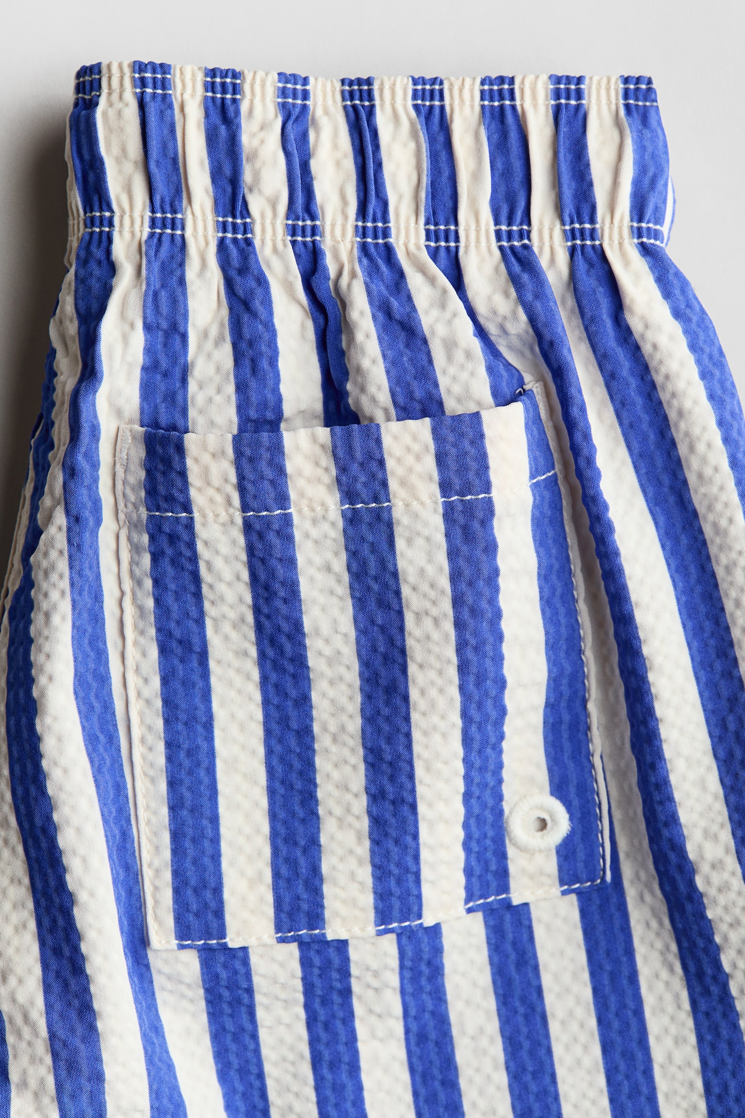 Short de bain à motif - Bleu vif/à rayures blanches/Vert/rayures blanches/Brun clair/rayé/Bleu clair/rayures blanches/Vert fluo - 2