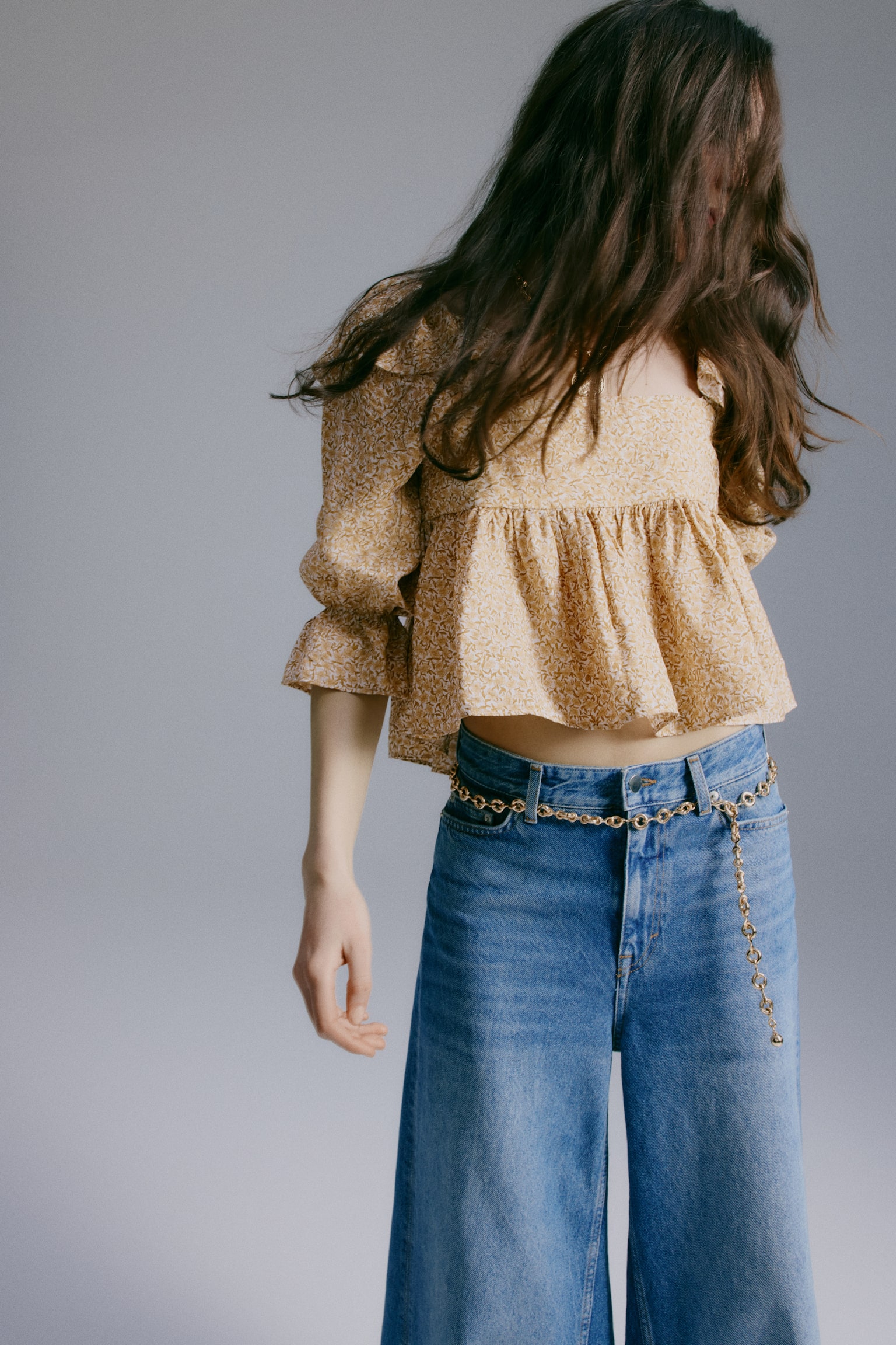 חולצה עם וולנים - בז'/פרחוני - 6