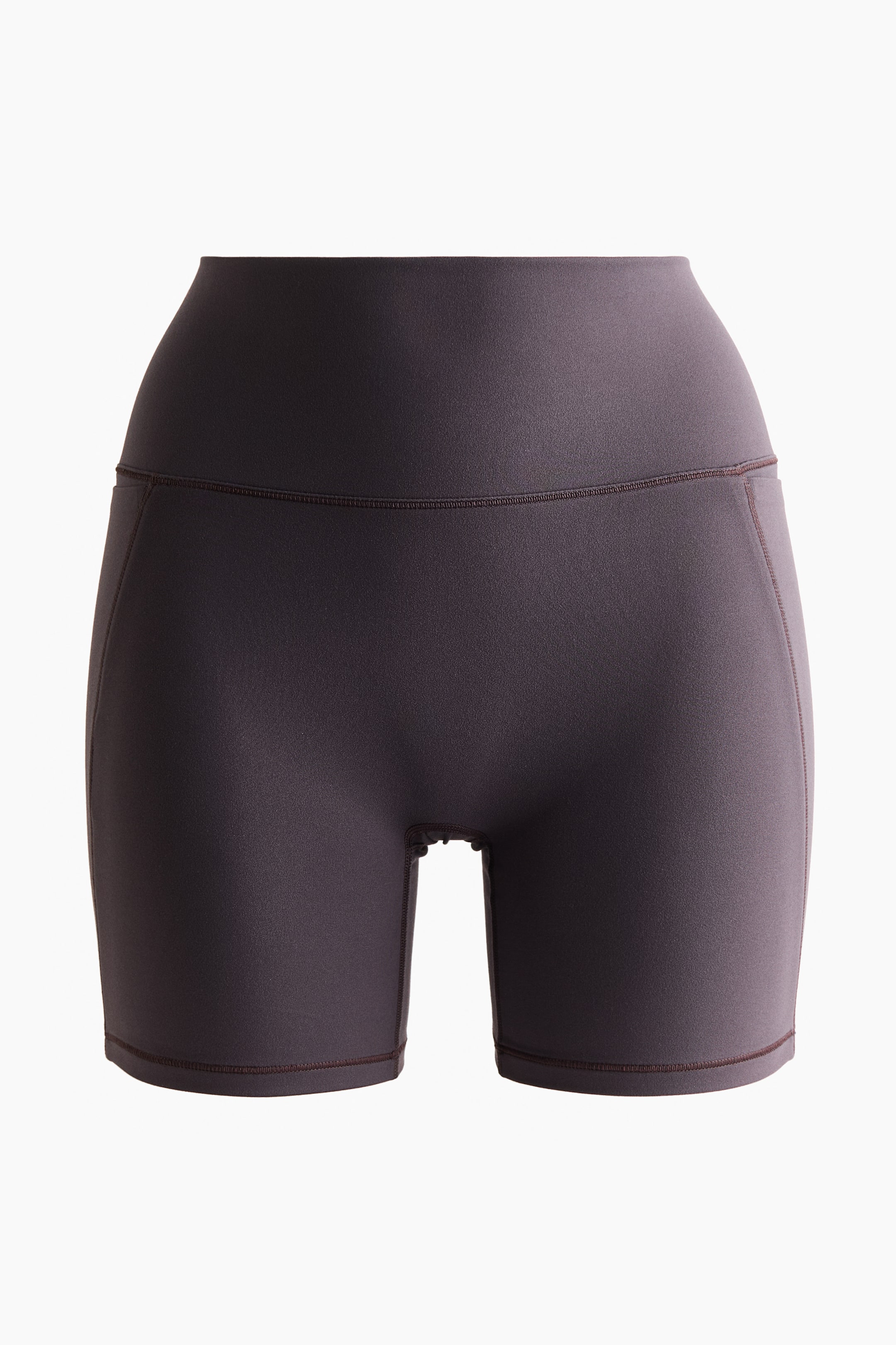 Voir une image plus grande: Les cuissards de cyclisme sport sont de couleur gris foncé, dotés d'une large ceinture montante. Des coutures contrastantes couleur bordeaux soulignent le bord inférieur de la ceinture, longent les panneaux latéraux, et se terminent aux ouvertures mi-cuisse.