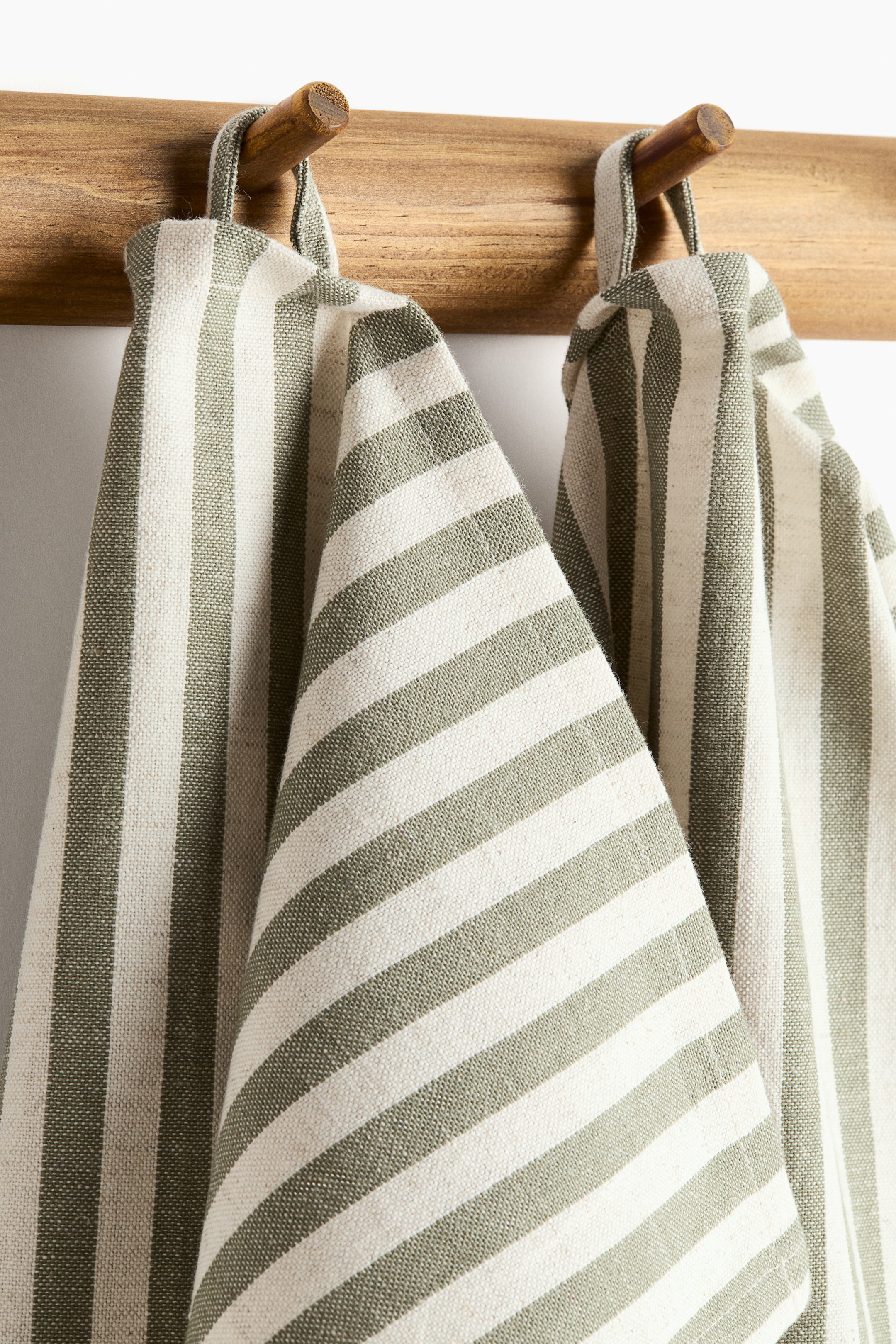 View larger image: 2-pack linen-blend tea towels - Olive green/Beige striped | H&M US 2