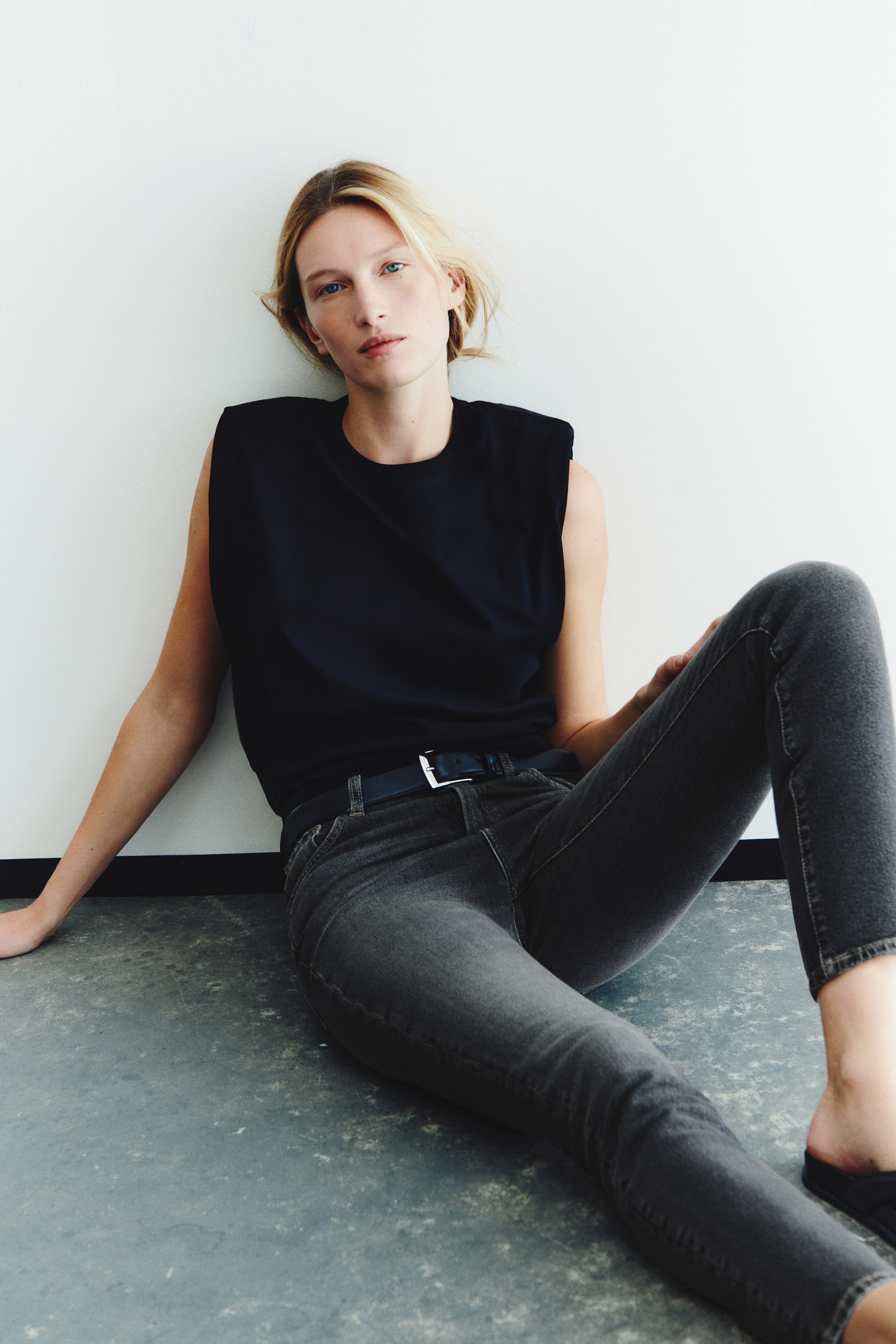 Slim Straight High-Waist Ankle Jeans