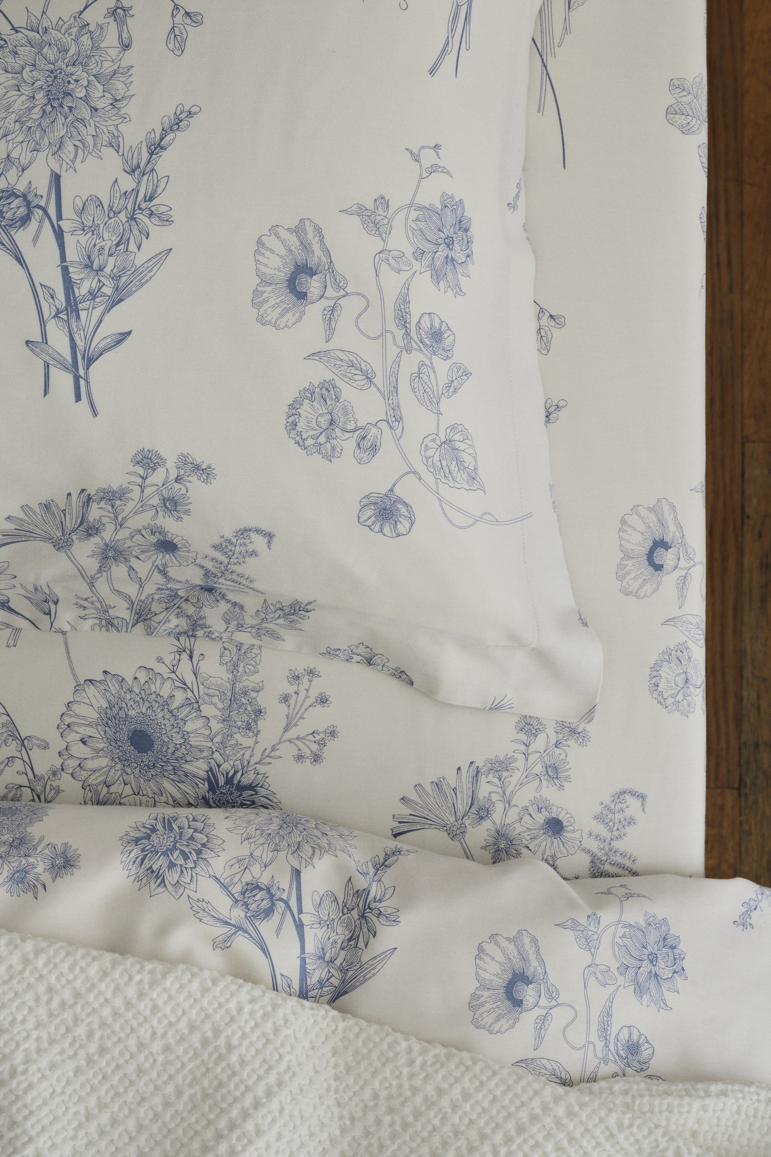 Patterned satin fitted sheet - White/Blue floral/Light beige/Floral/Beige/Floral - 1