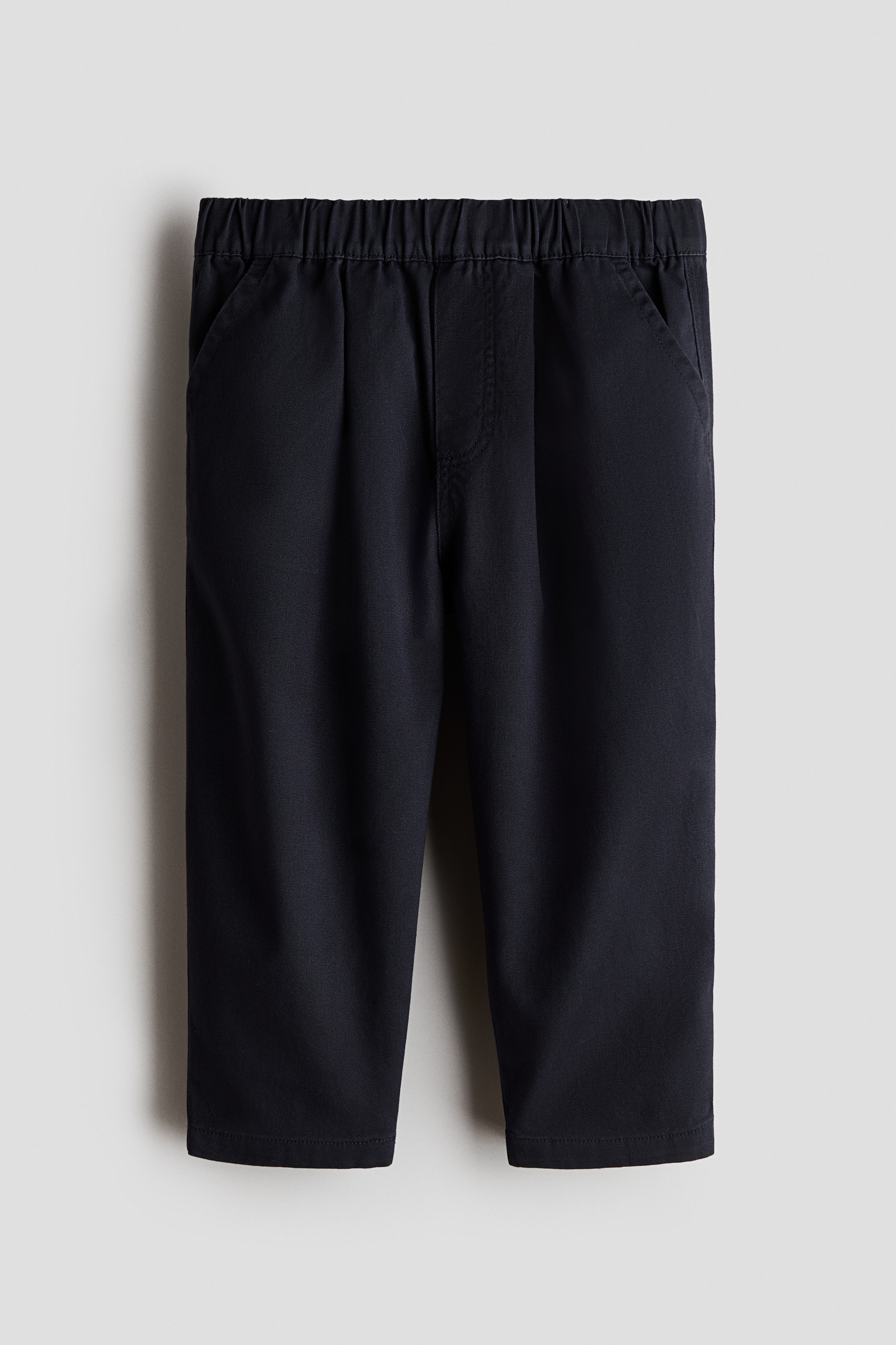 Pantaloni chino din twill de bumbacModel