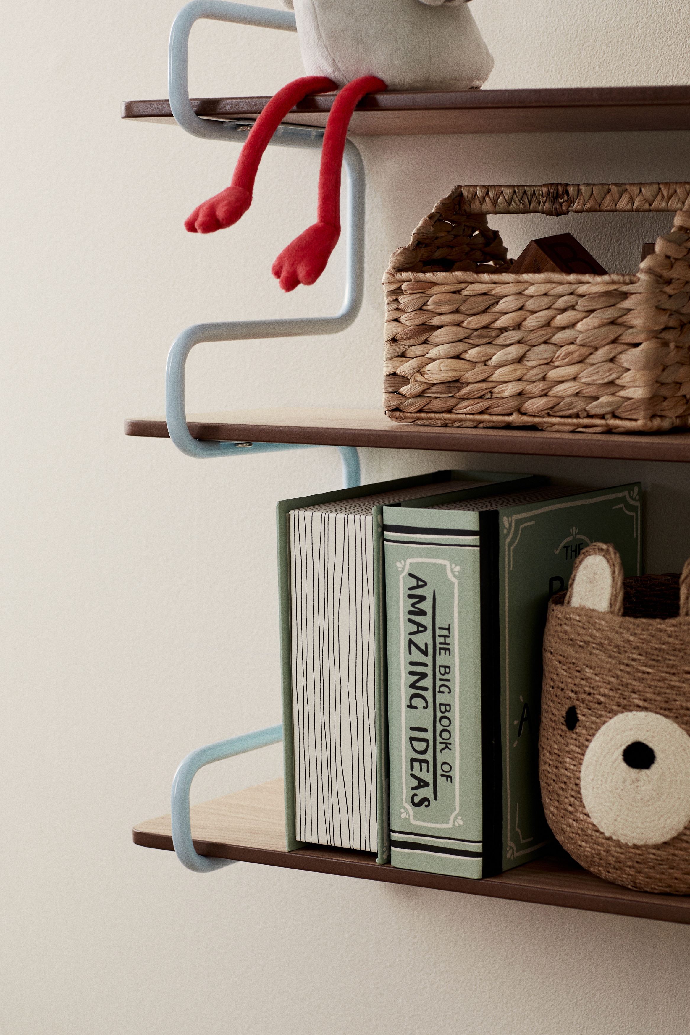 Vegghylle for barn - Lys blå/Klarrød/Salviegrønn