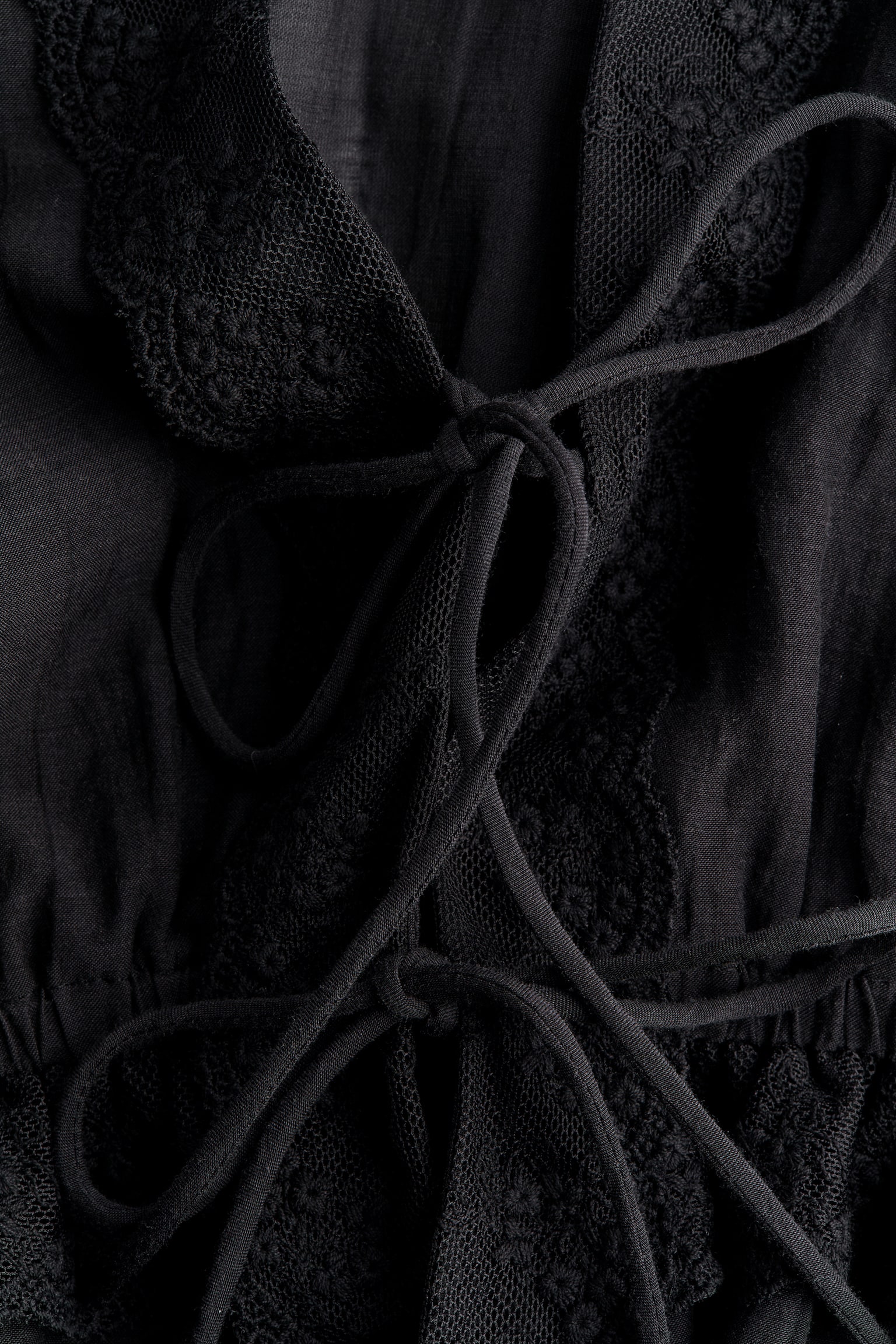 Женская блузка H&M Ruffle-Trimmed Blouse, цвет: Чёрный — фото 4