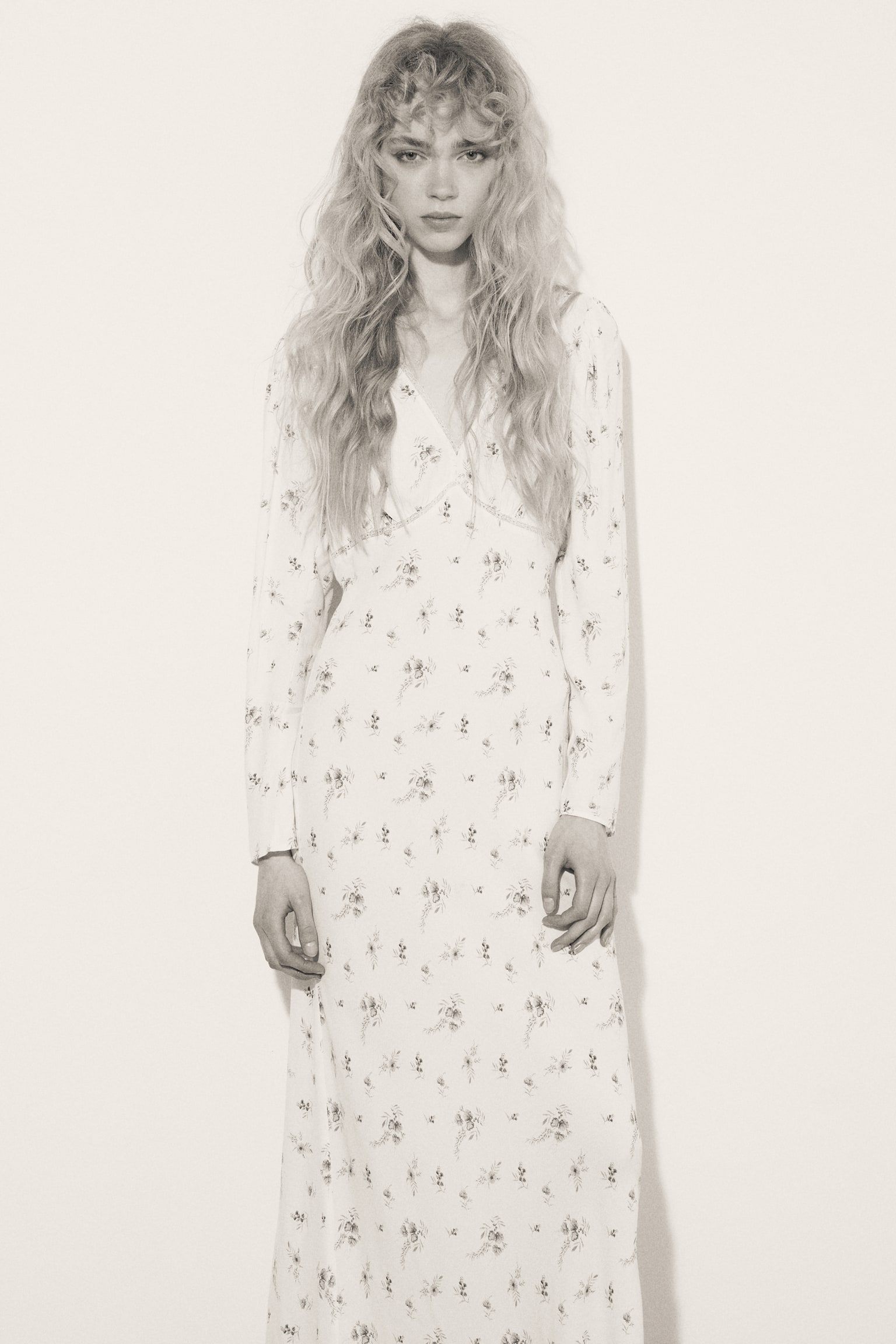 שמלת ויסקוזה עם שרוולים ארוכים - לבן/פרחוני/צהוב בהיר/פרחוני - 5