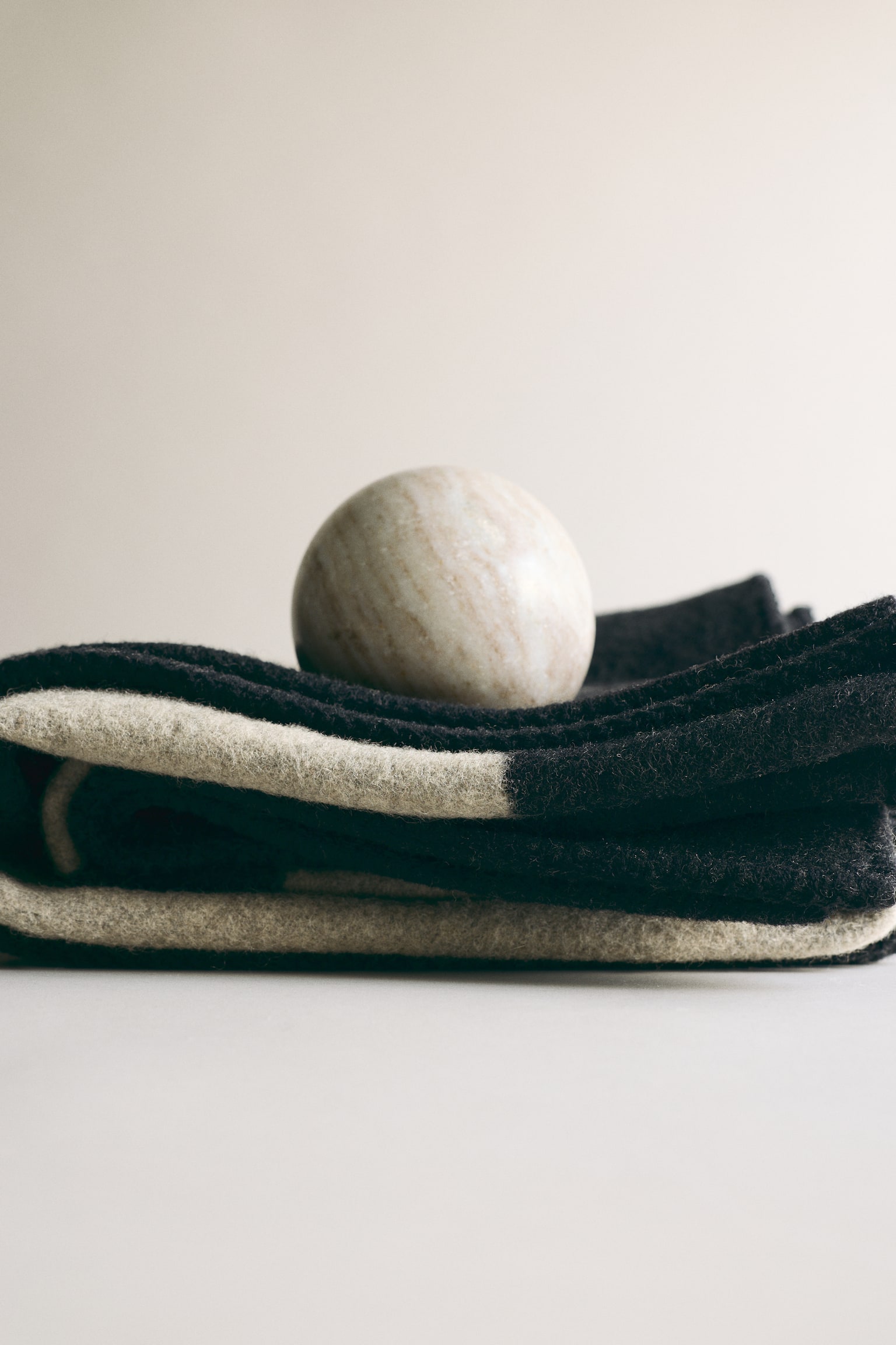 Wool-blend blanket - Black/Beige/Light yellow/Beige/Beige/Colour block/Pink/Cream - 2