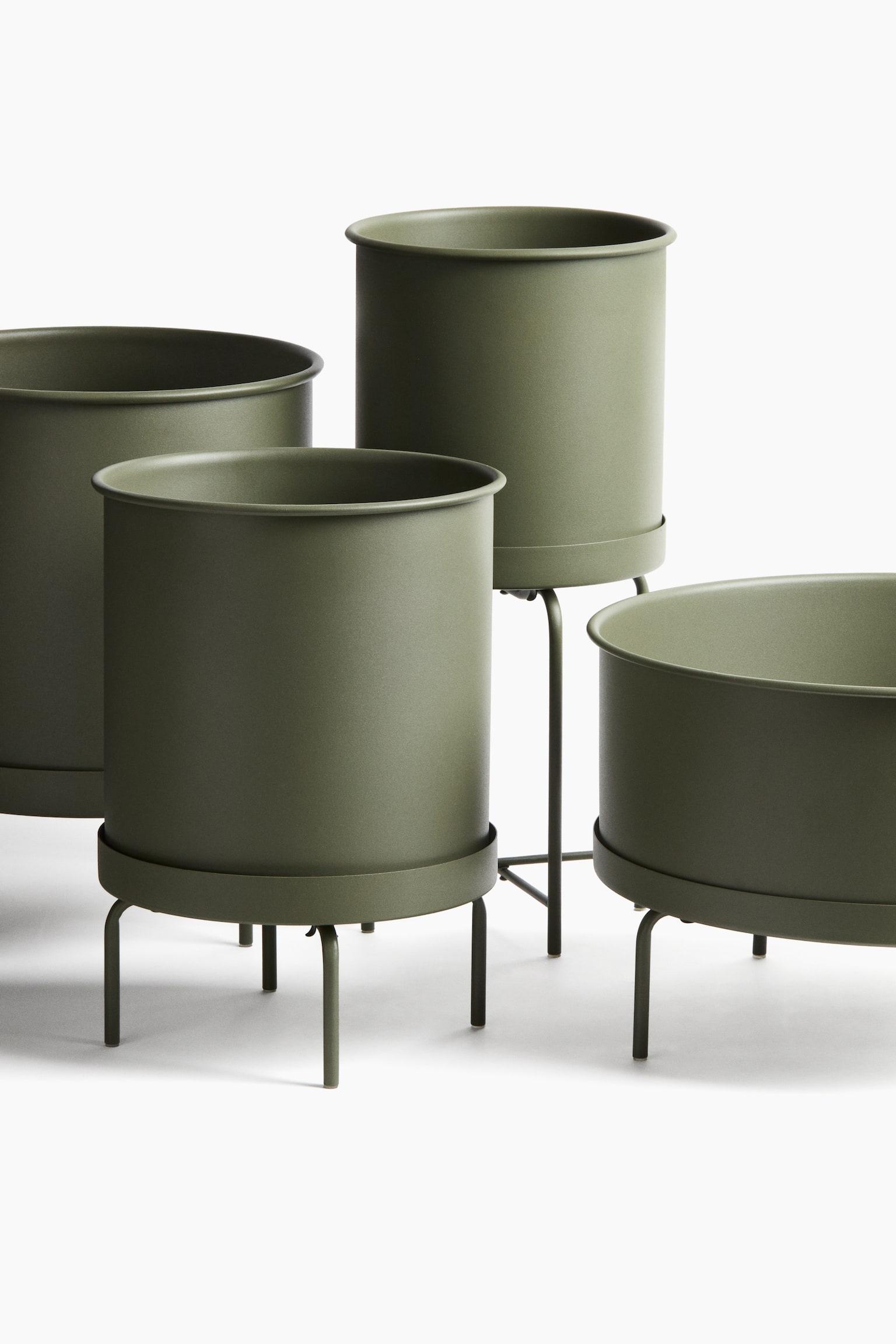 Extra-large plant pot on a stand - Olive green/Black/Light beige - 5