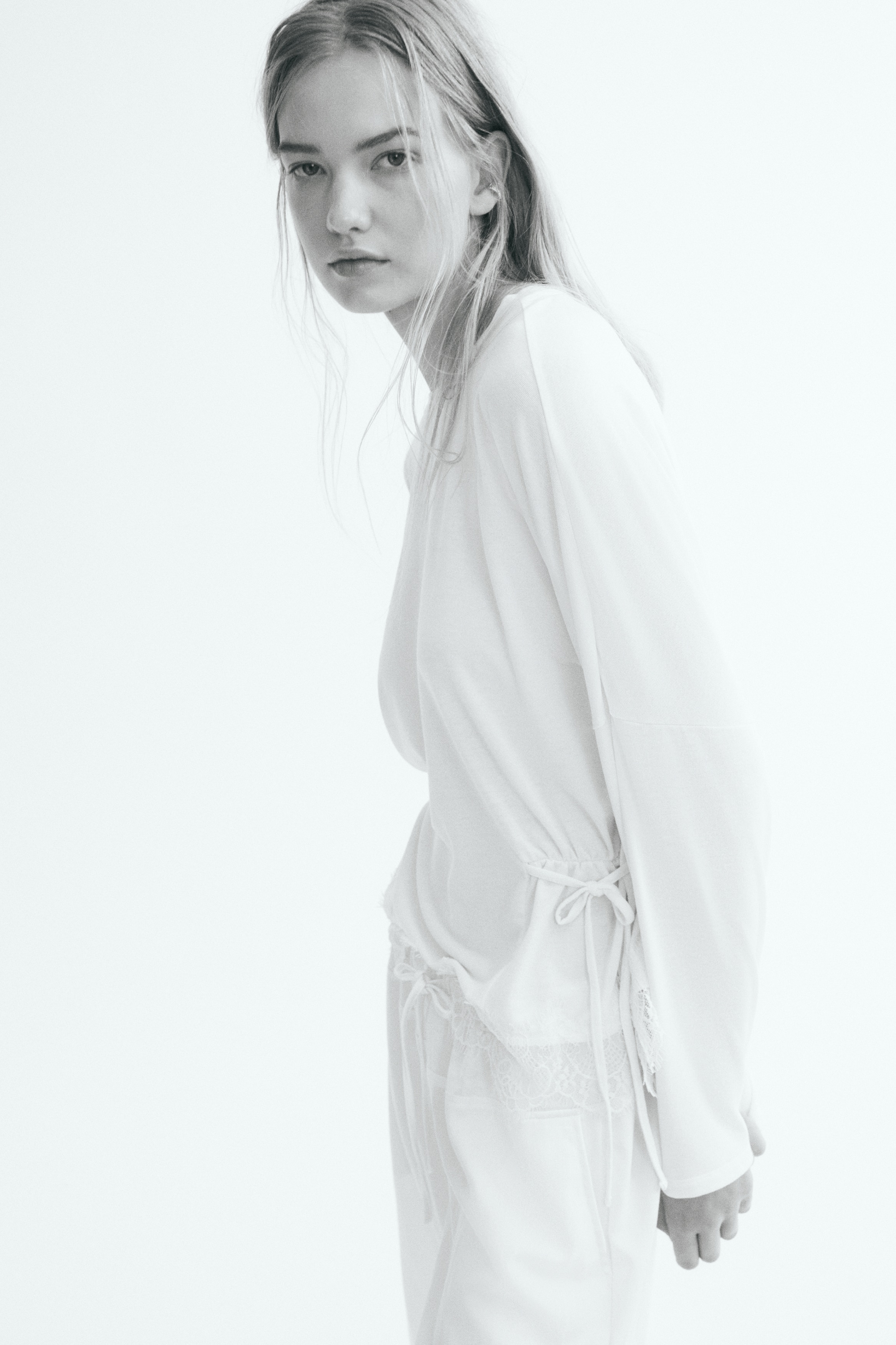 Lace-trimmed tie-detail top - Cream/Dark brown