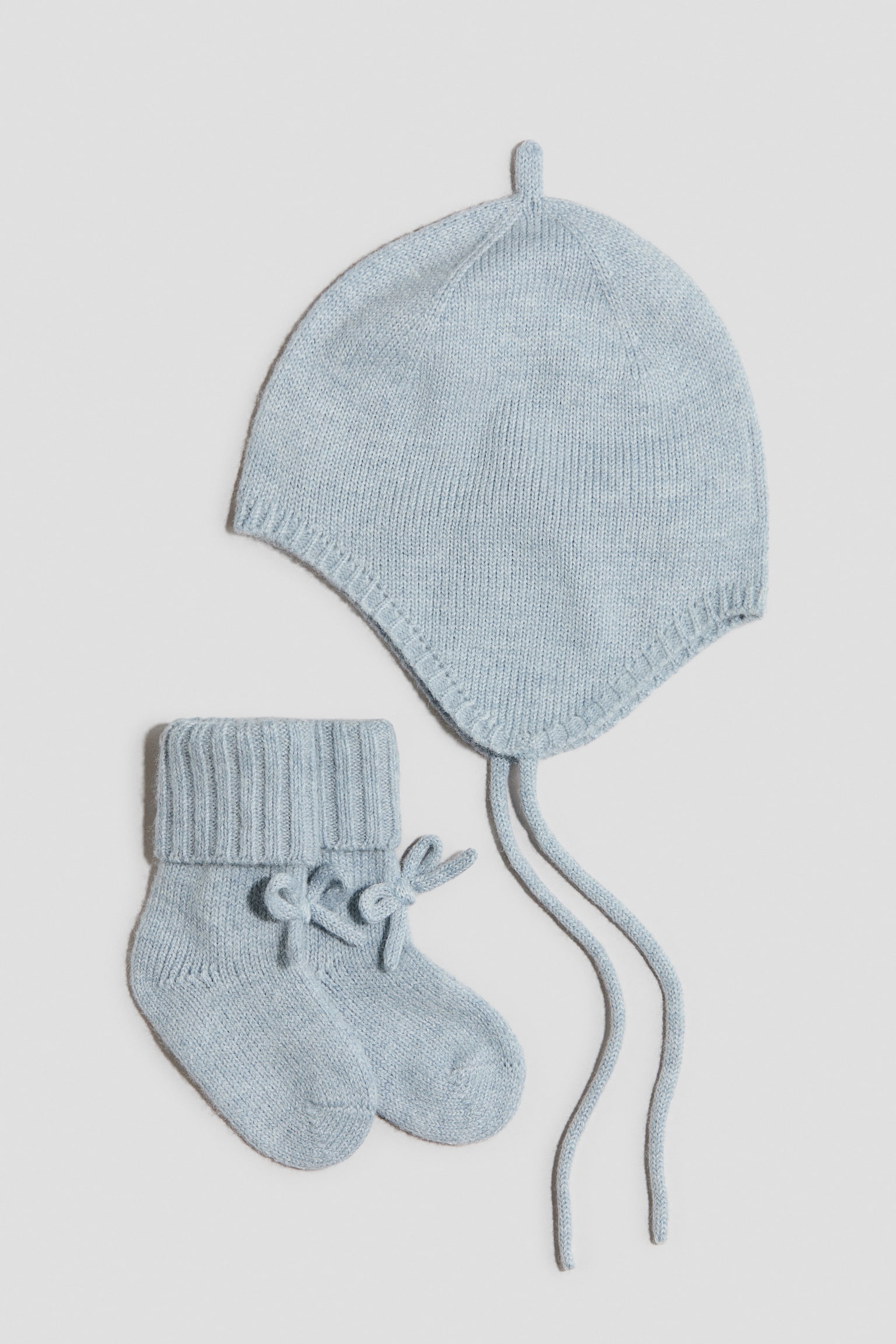 2-piece bonnet and socks set - Pale blue