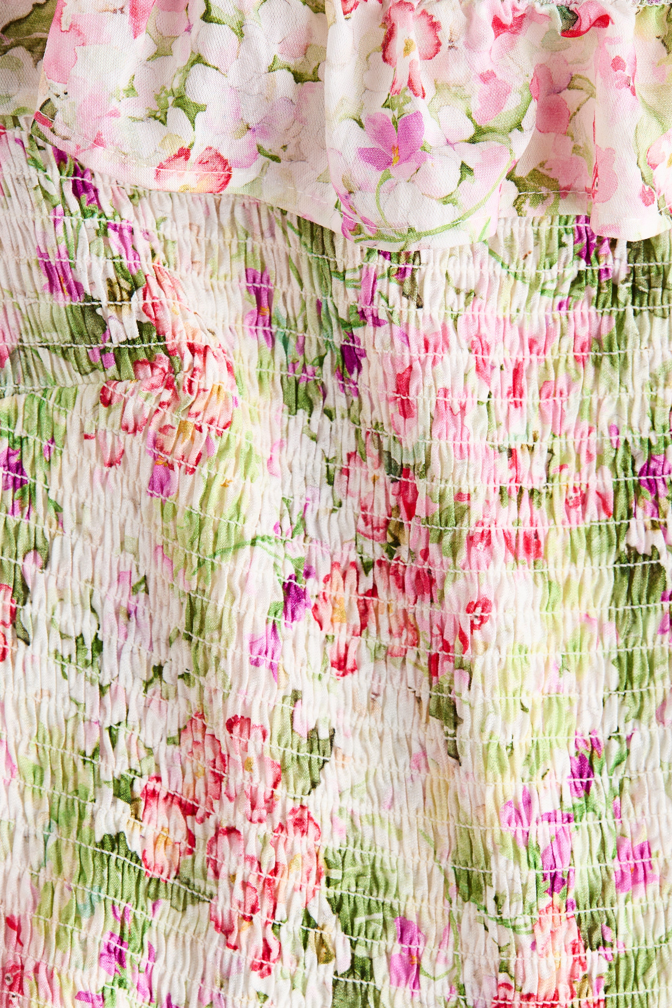 Robe épaules nues smockée