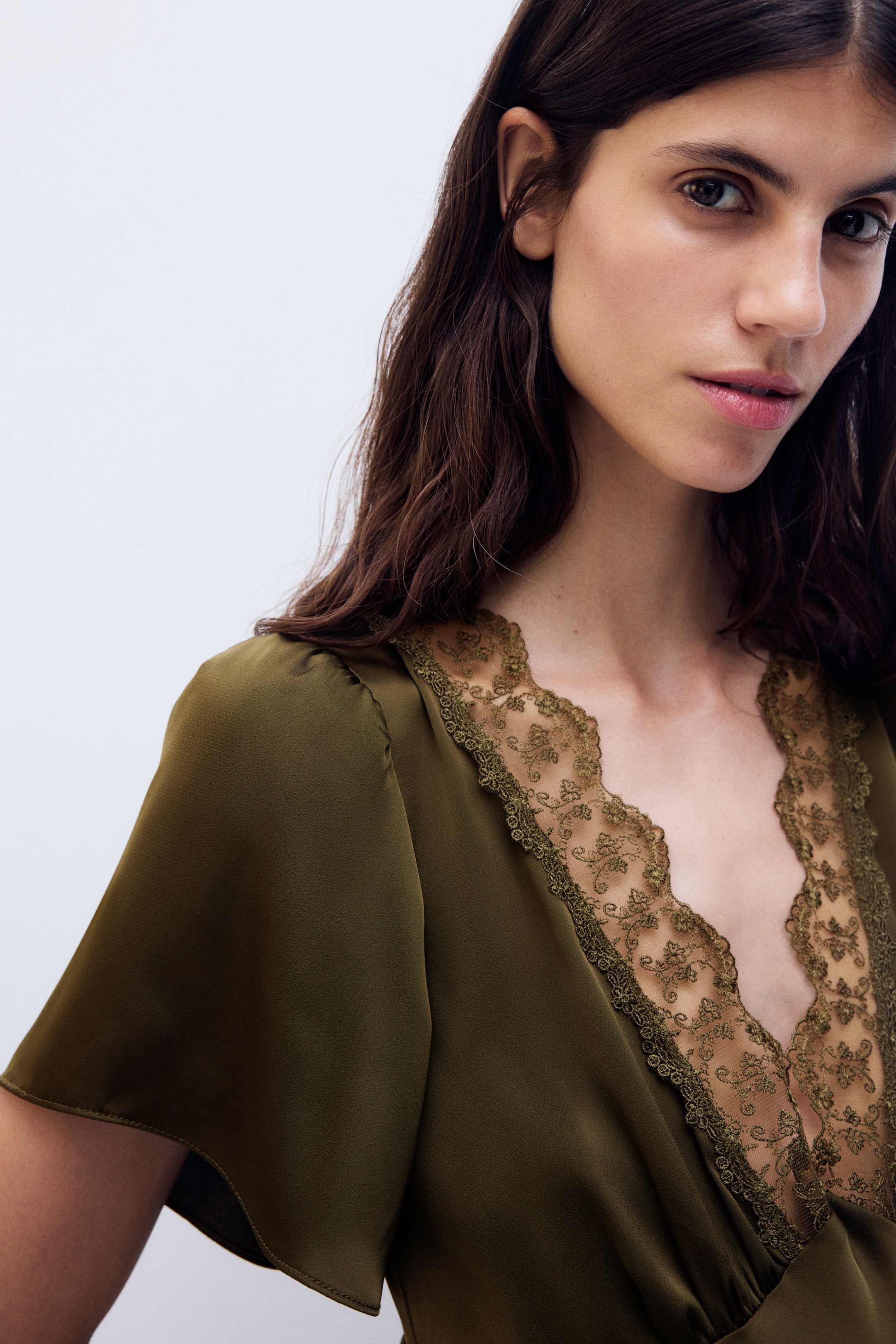 Robe en satin MAMA avec dentelle