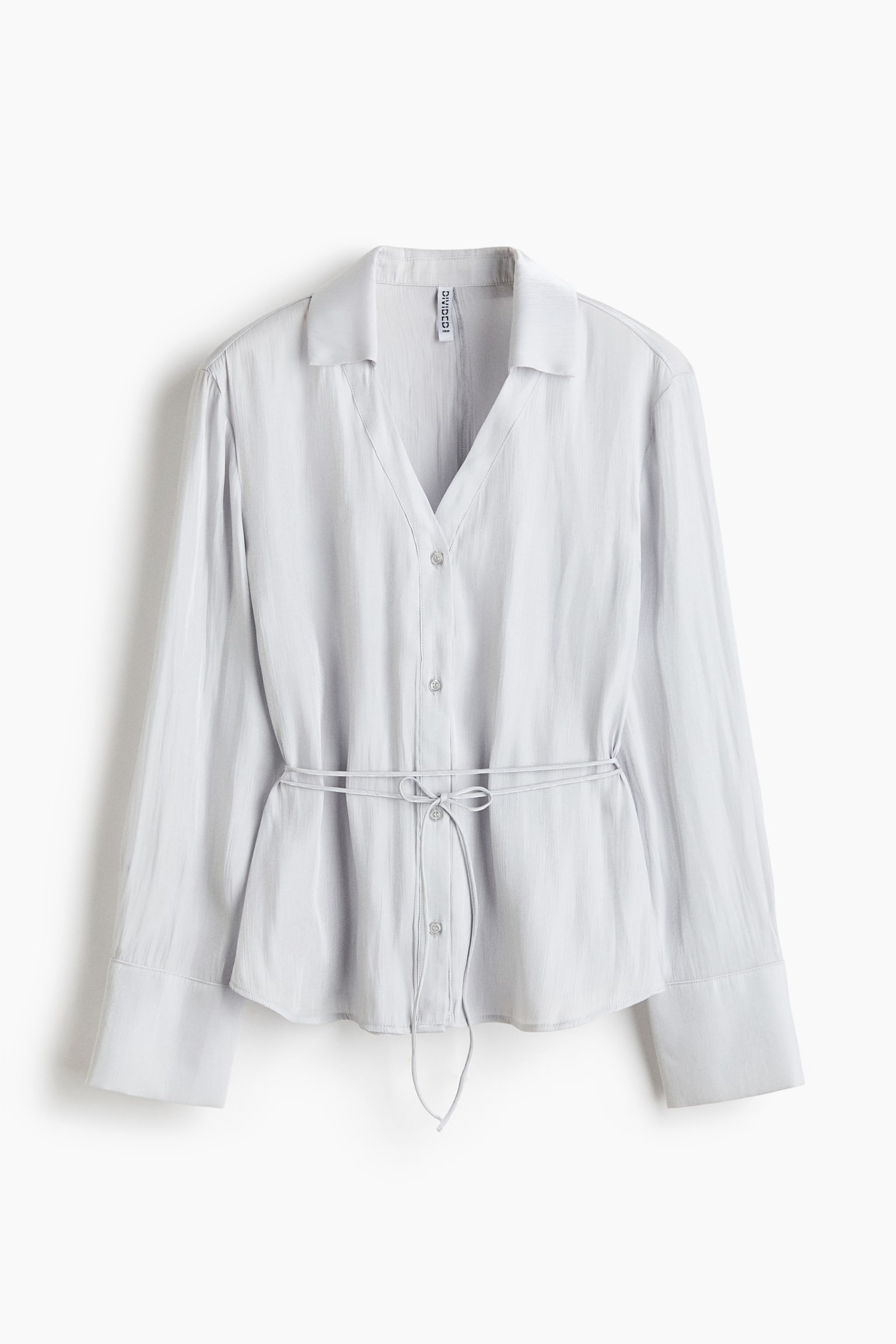 Camisa con cinturón de anudar